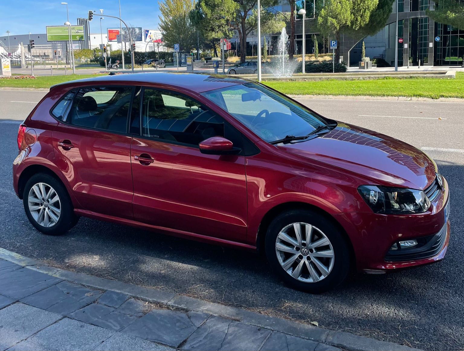 Volkswagen Polo TSI Red avec Audio Bluetooth