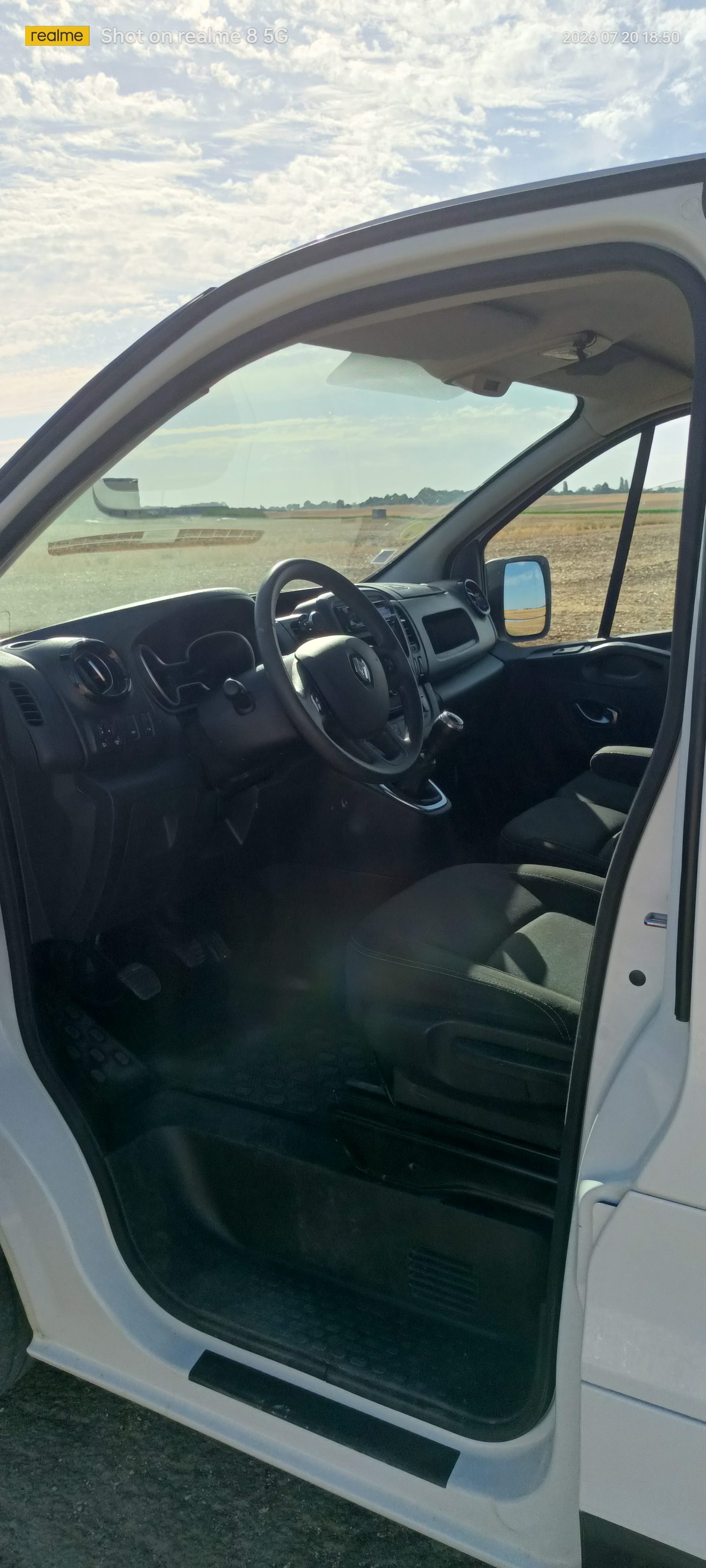 Renault Trafic 2l dci avec Autoradio