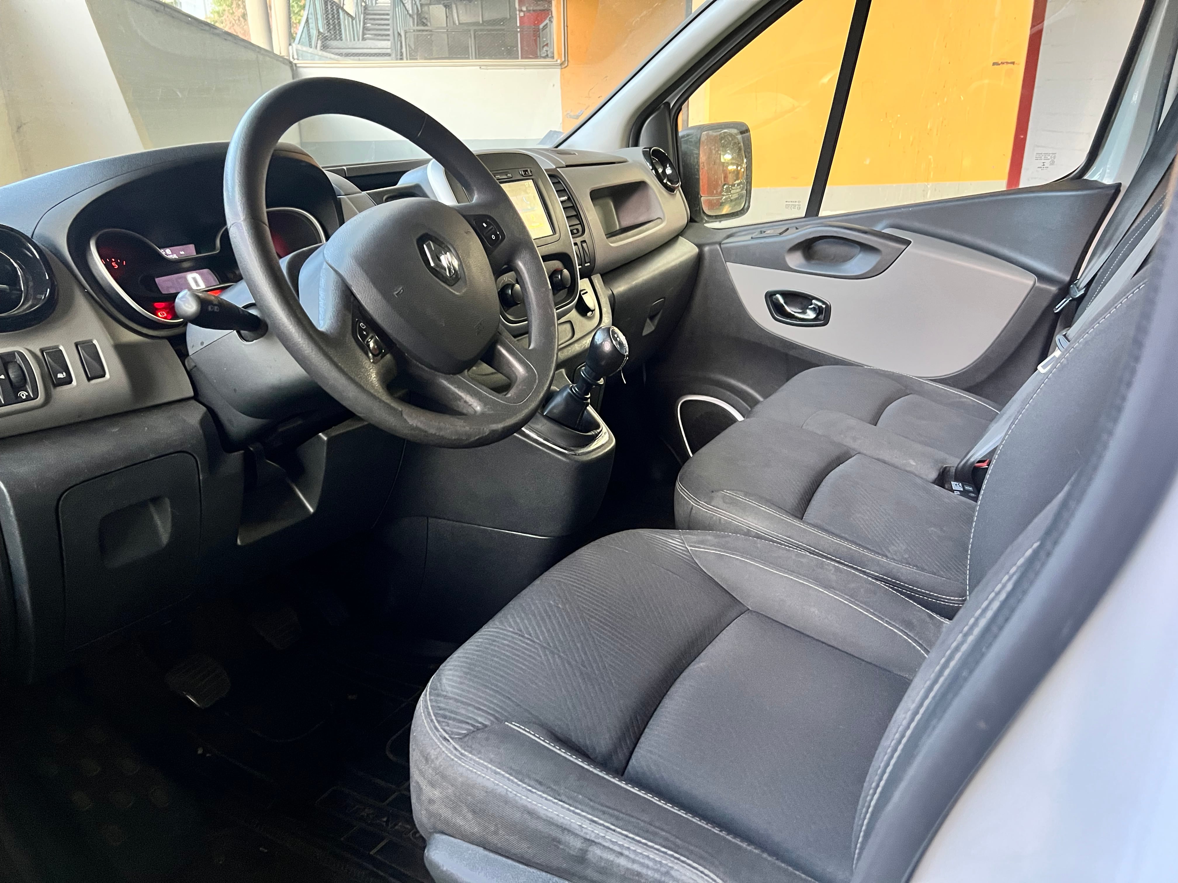 Renault Trafic 6m3 DCI 120cv Clim-Caméra recul-GPS-CarPlay - Android auto avec diable met GPS