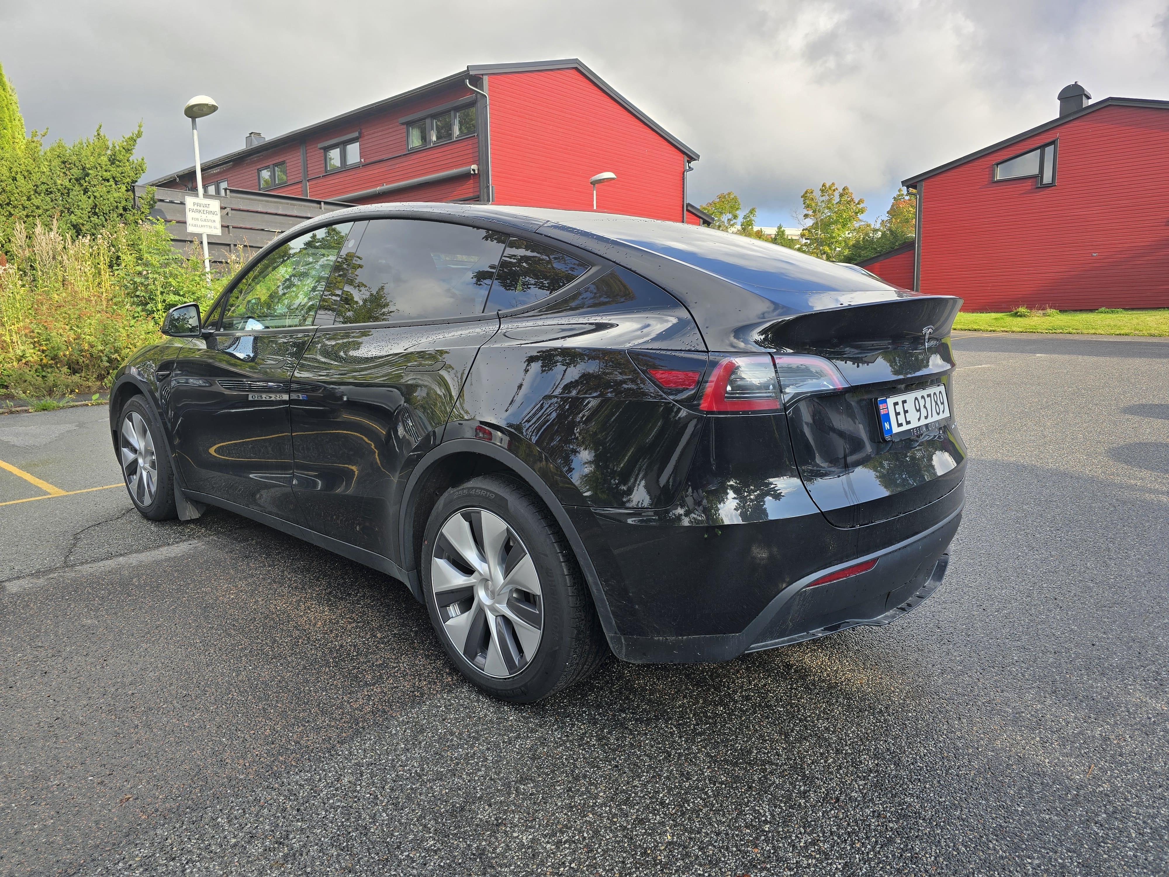 Tesla Model Y Long Range med GPS