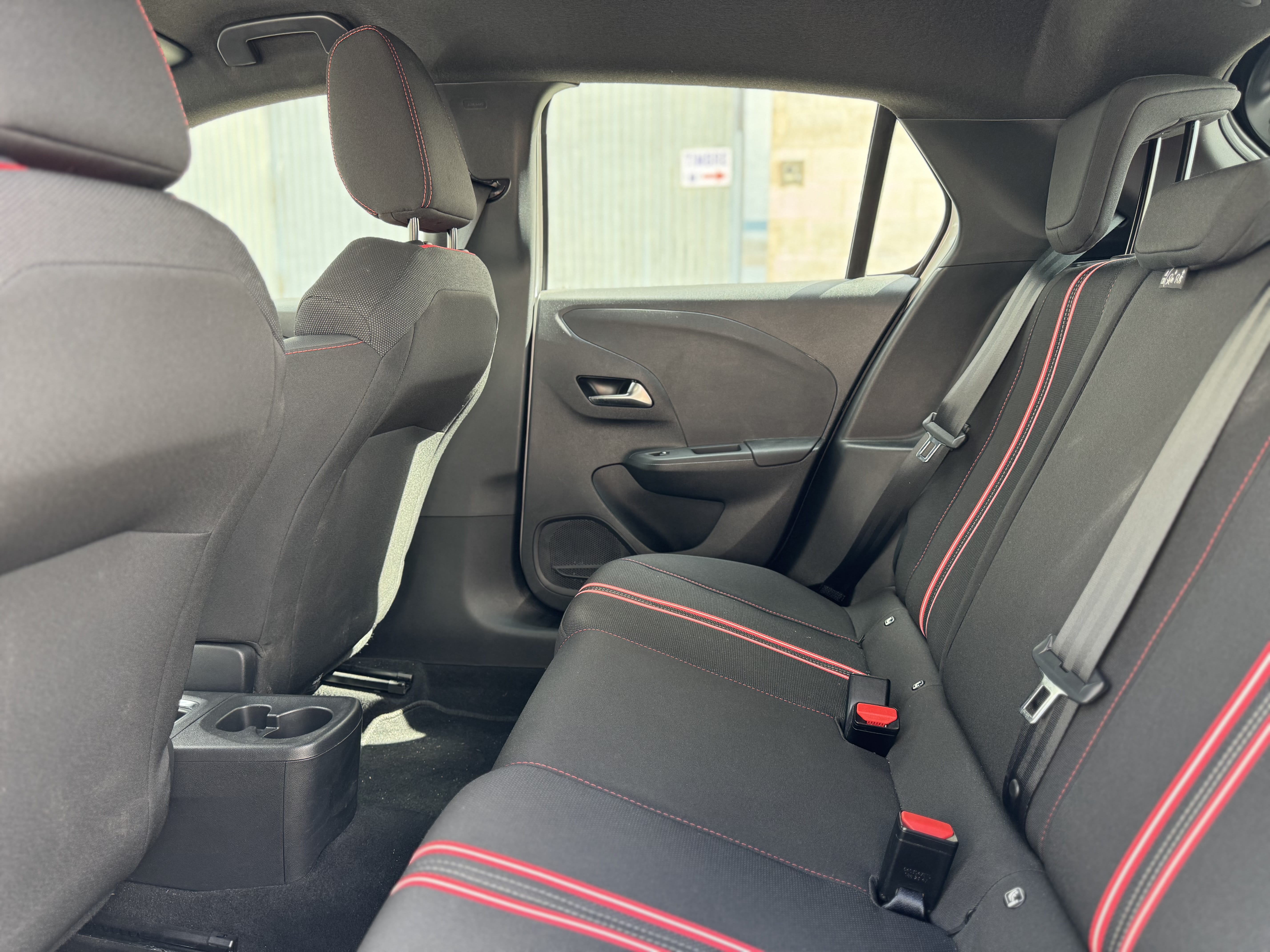 Opel Corsa 1.2 turbo mit Kindersitz
