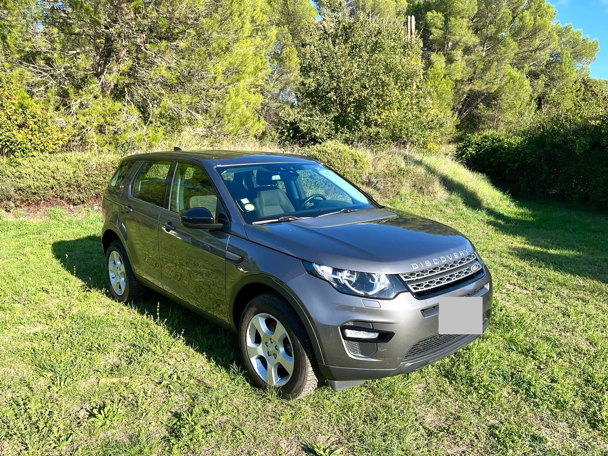 Land-Rover Discovery Sport SE with Bluetooth audio
