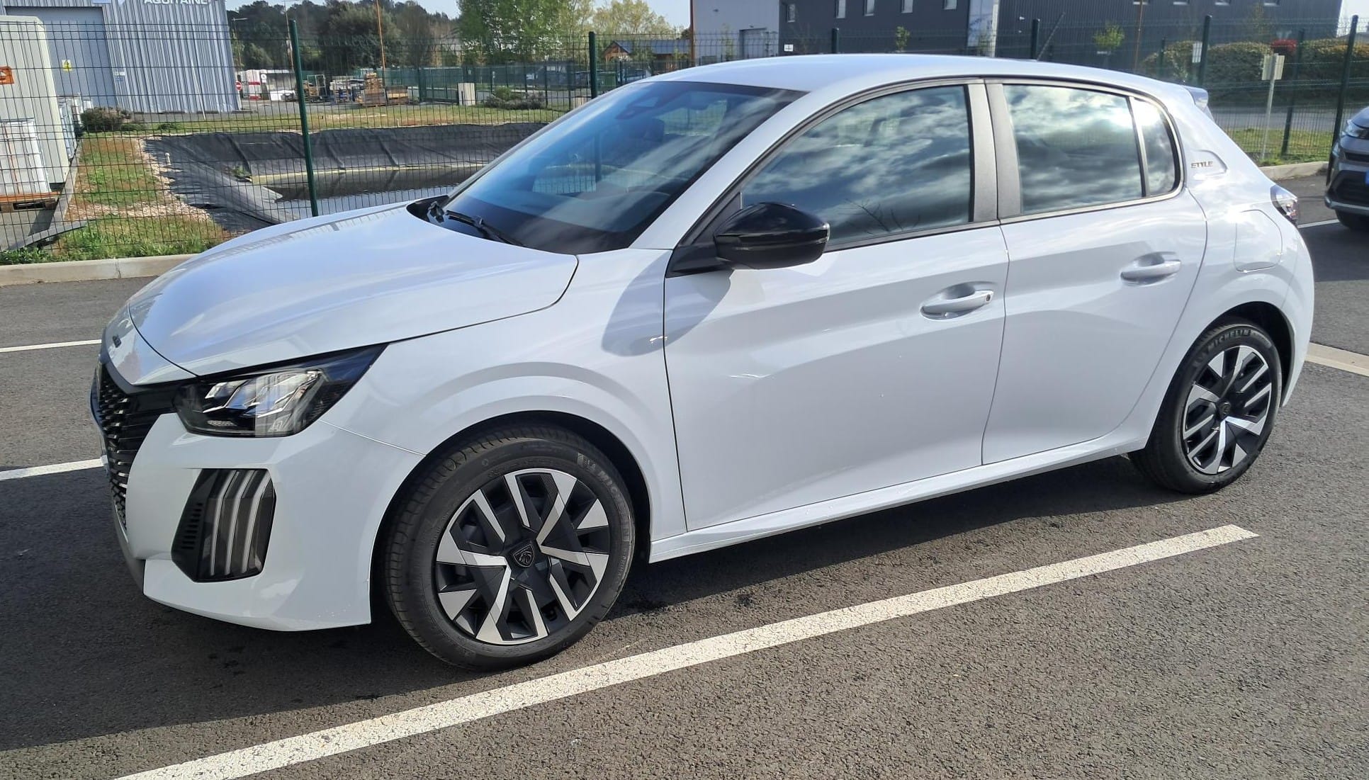 Peugeot 208, 2025, Essence 95