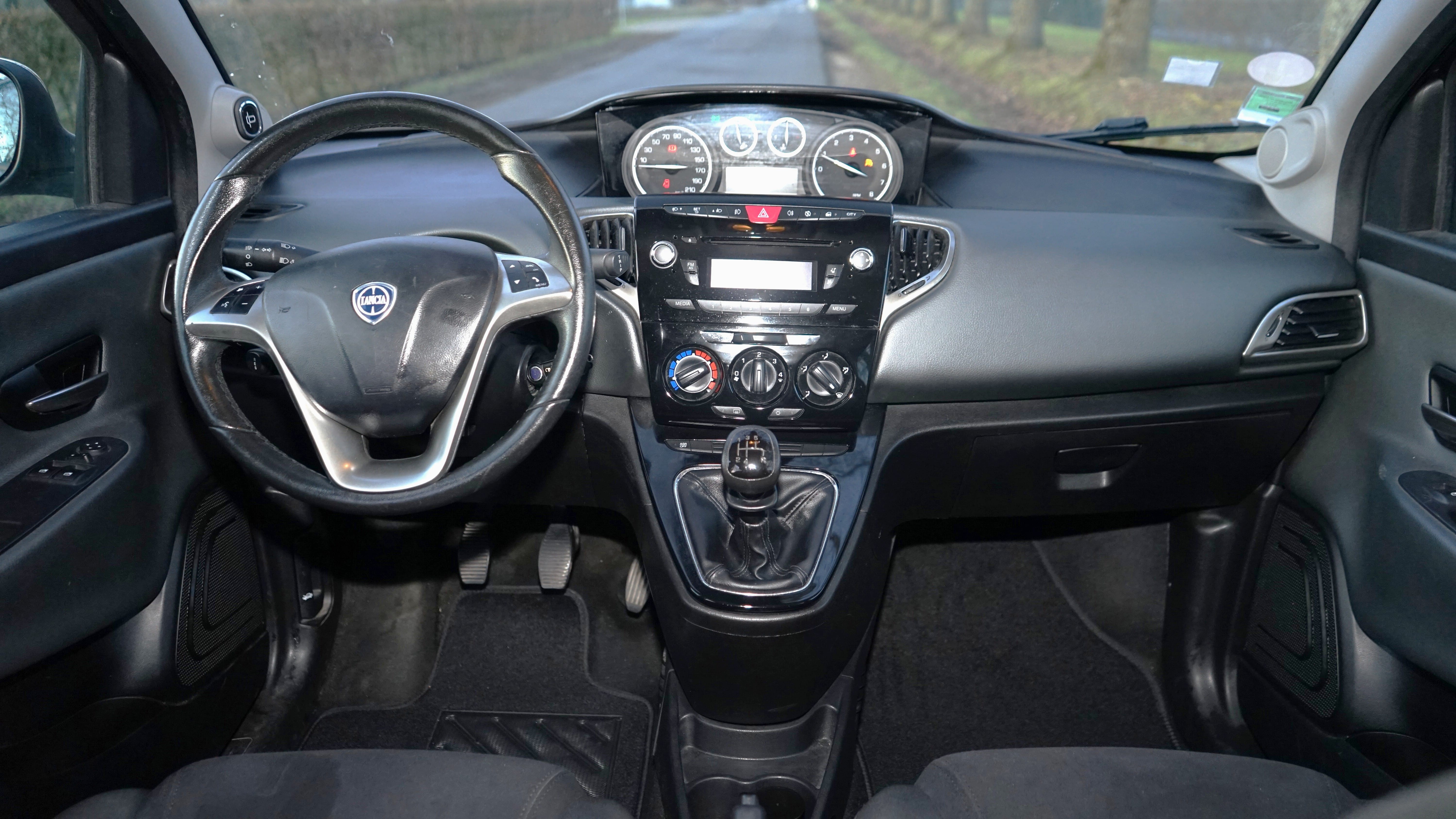 Lancia Ypsilon avec Siège bébé