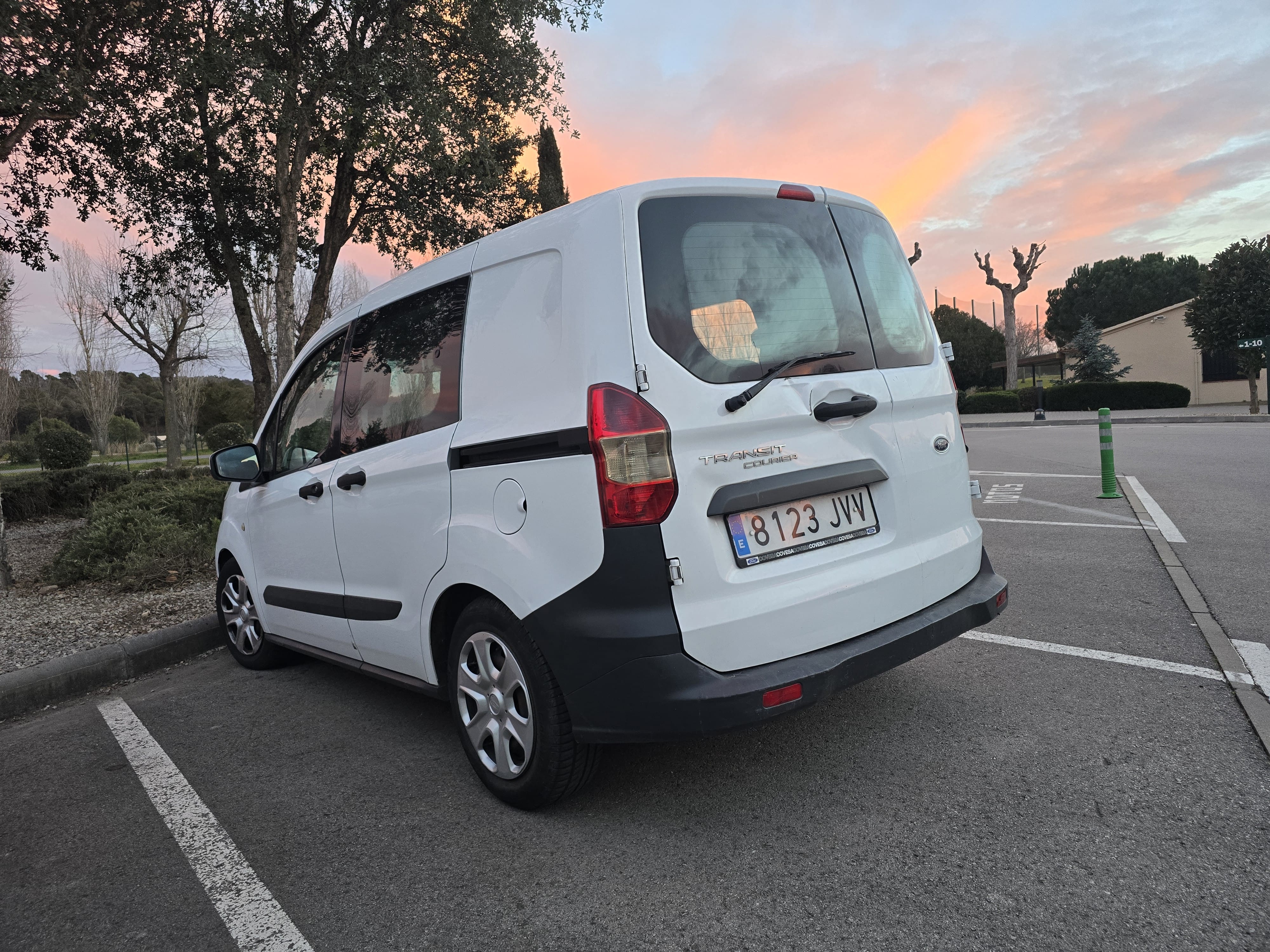 Ford Transit Courier Furgoneta mit Tempomat