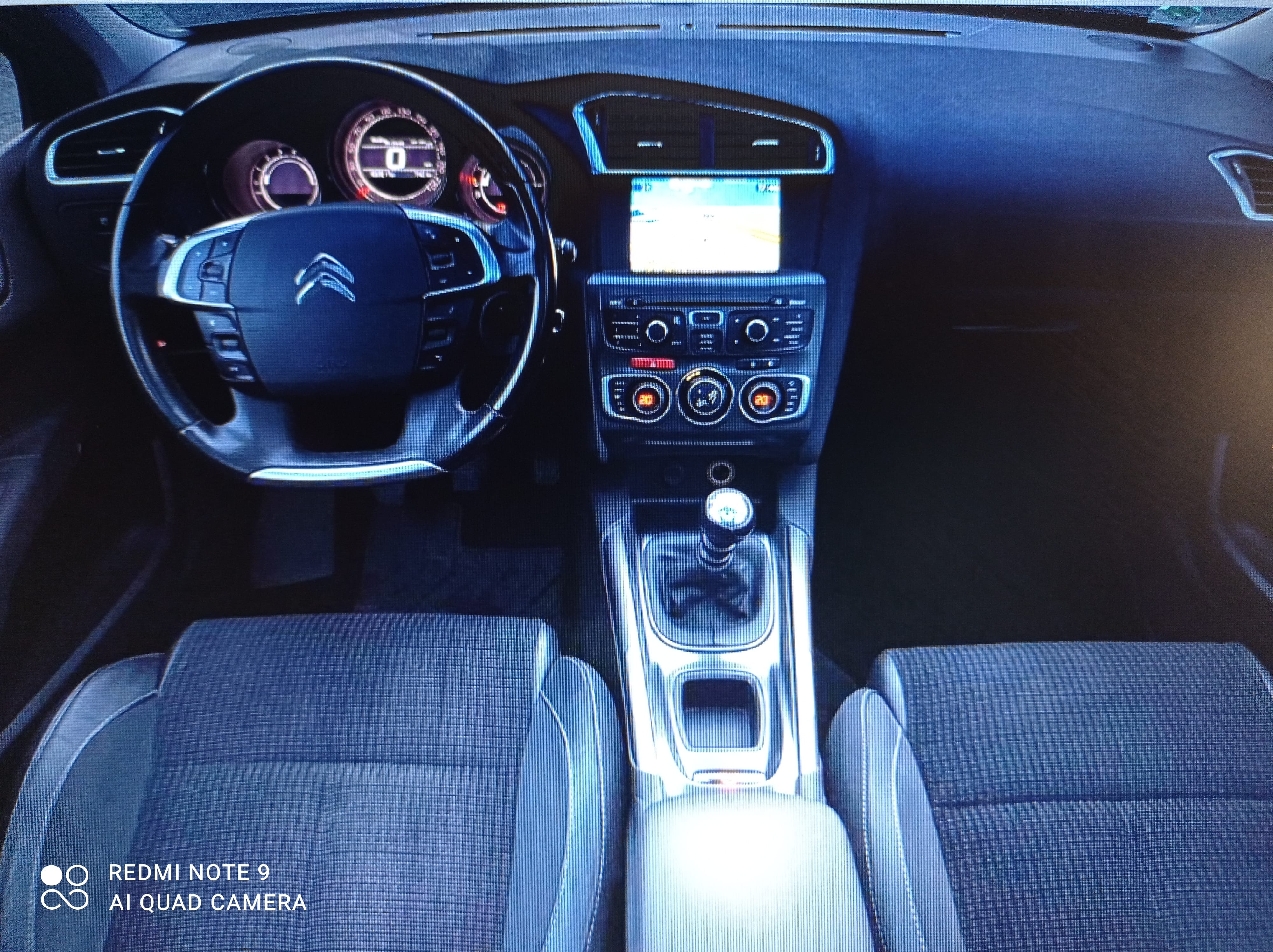 Citroen C4 1.6 HDI EXCLUSIVE avec Siège bébé