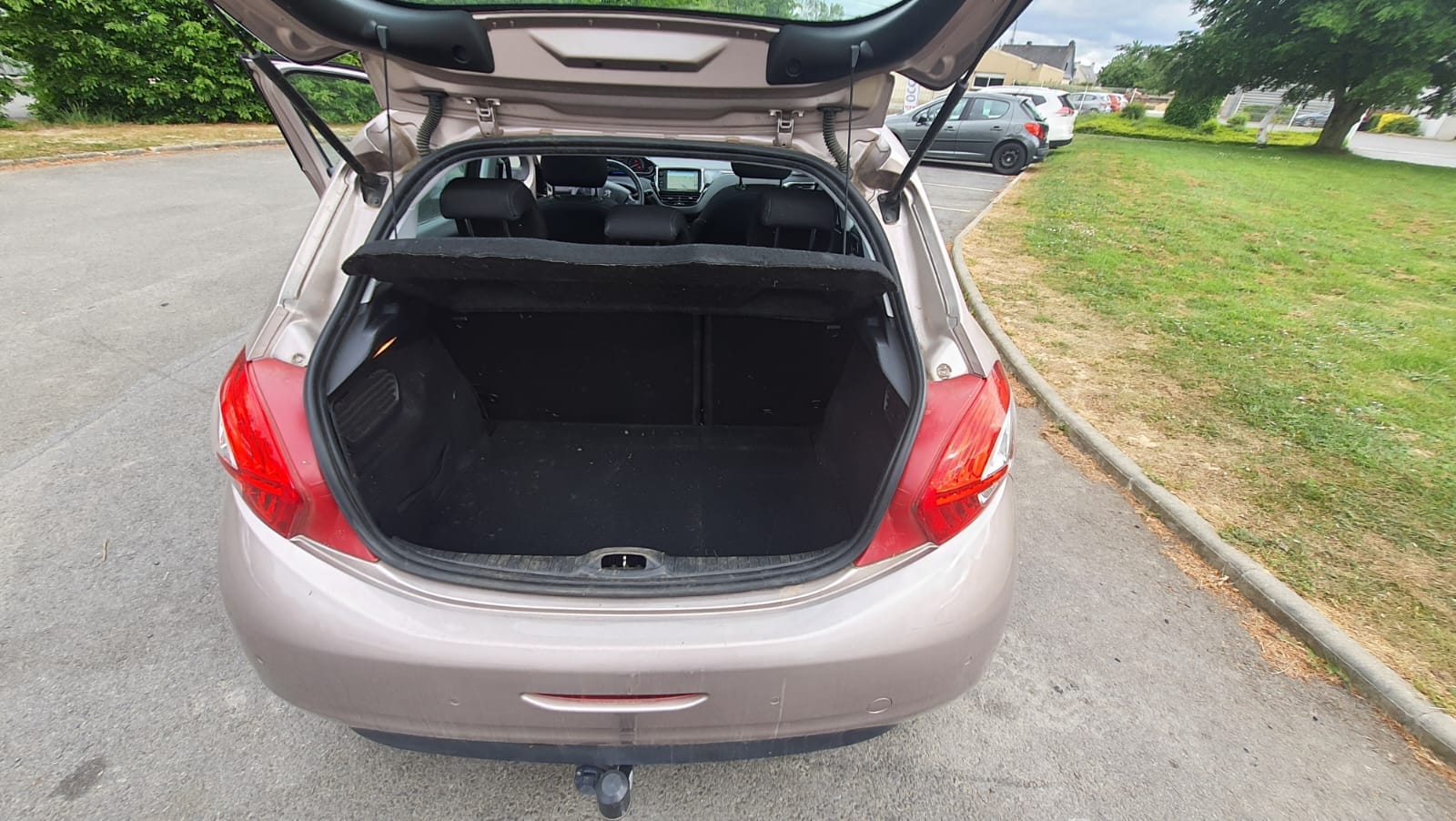 Peugeot 208 avec Siège bébé