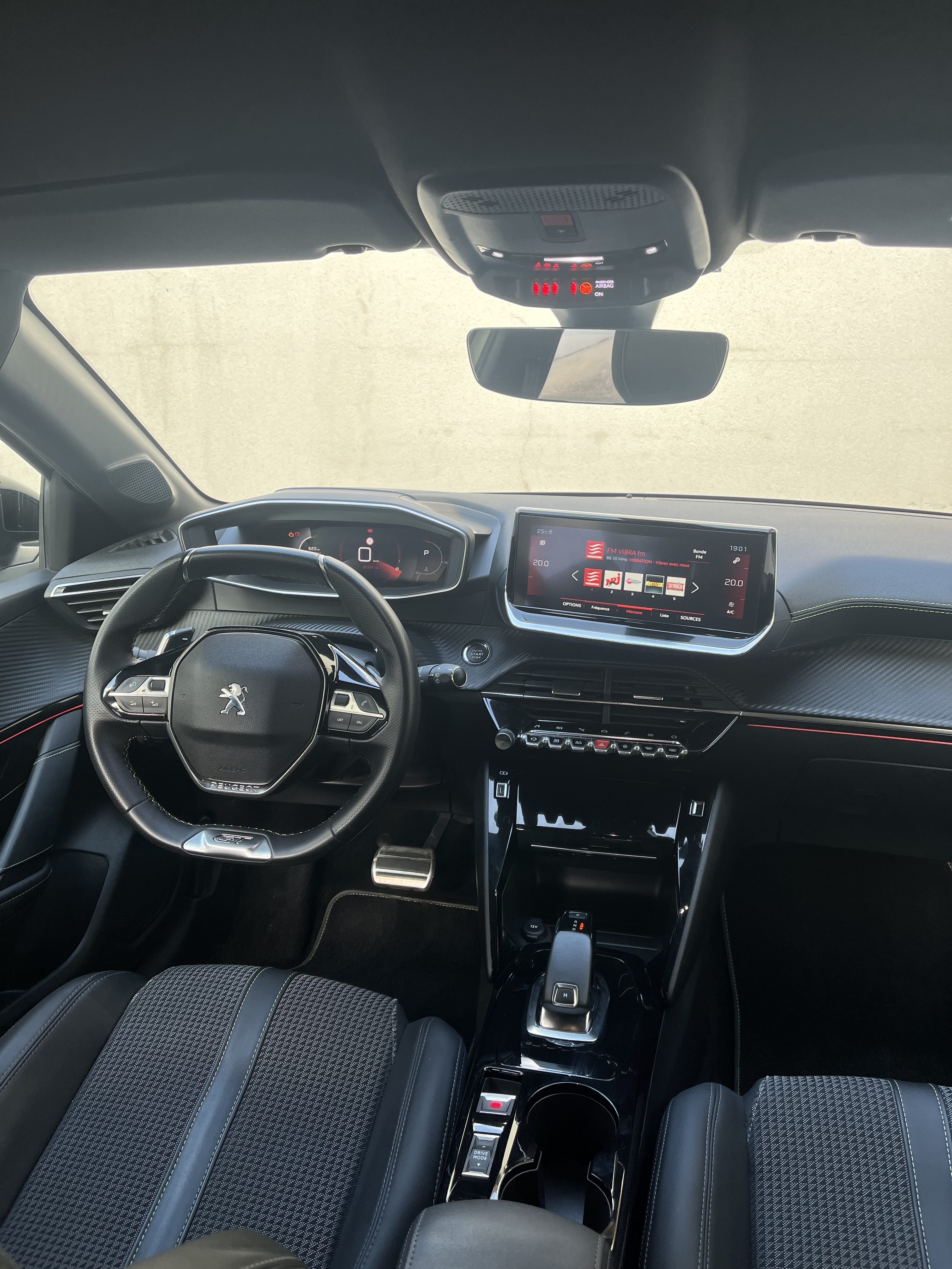 Peugeot 208 GT Line avec Audio Bluetooth