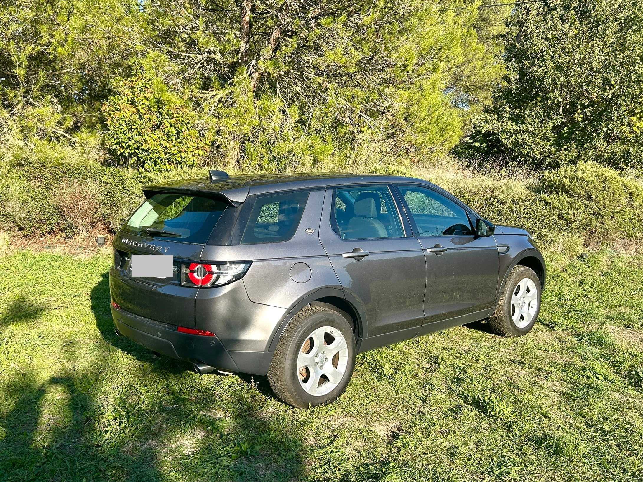 Land-Rover Discovery Sport SE with Backup camera