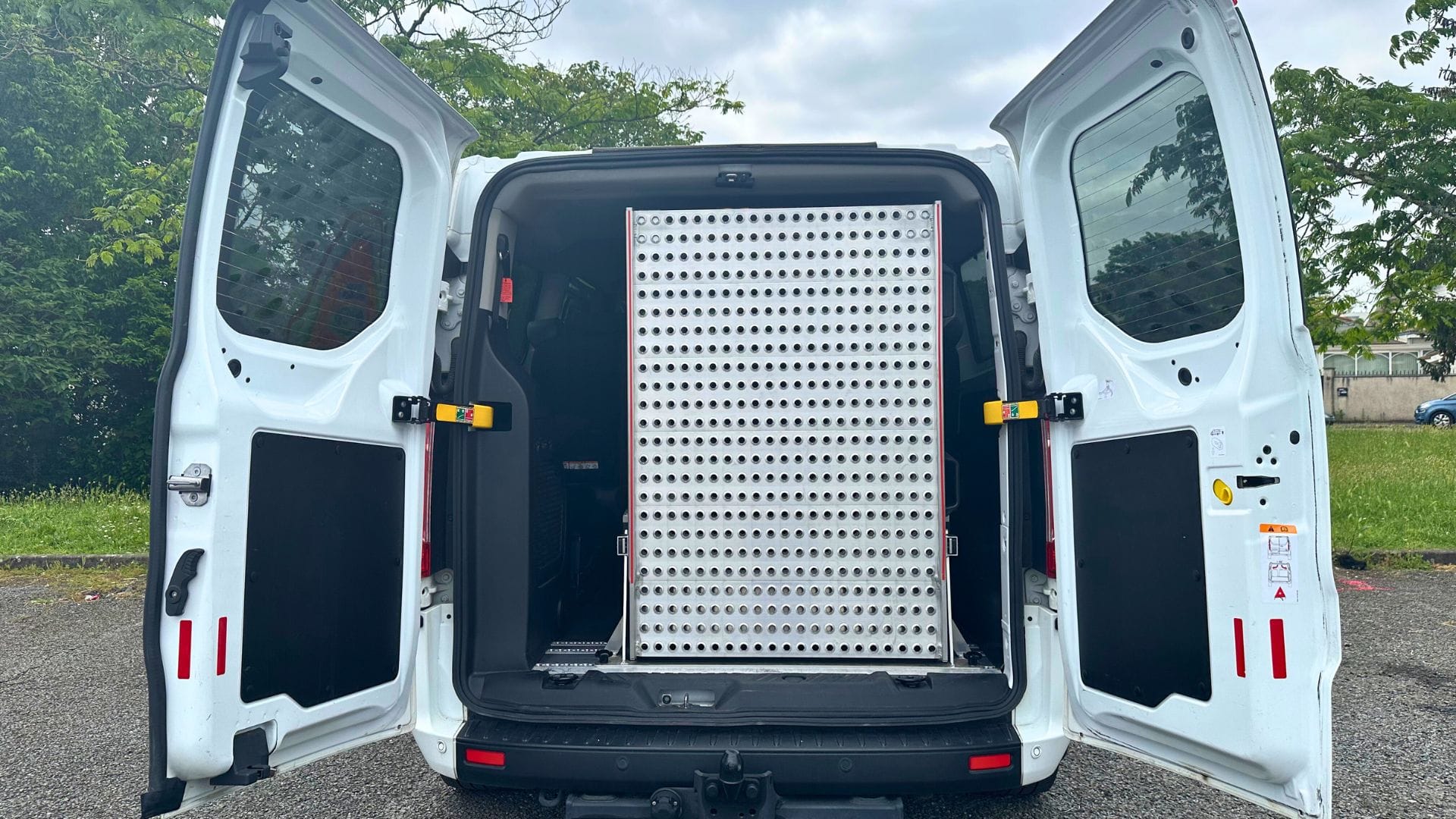 Ford Transit Custom Kombi 9 Places - PMR avec Entrée audio / iPod