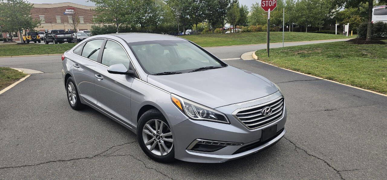 Hyundai Sonata SE with Air conditioning