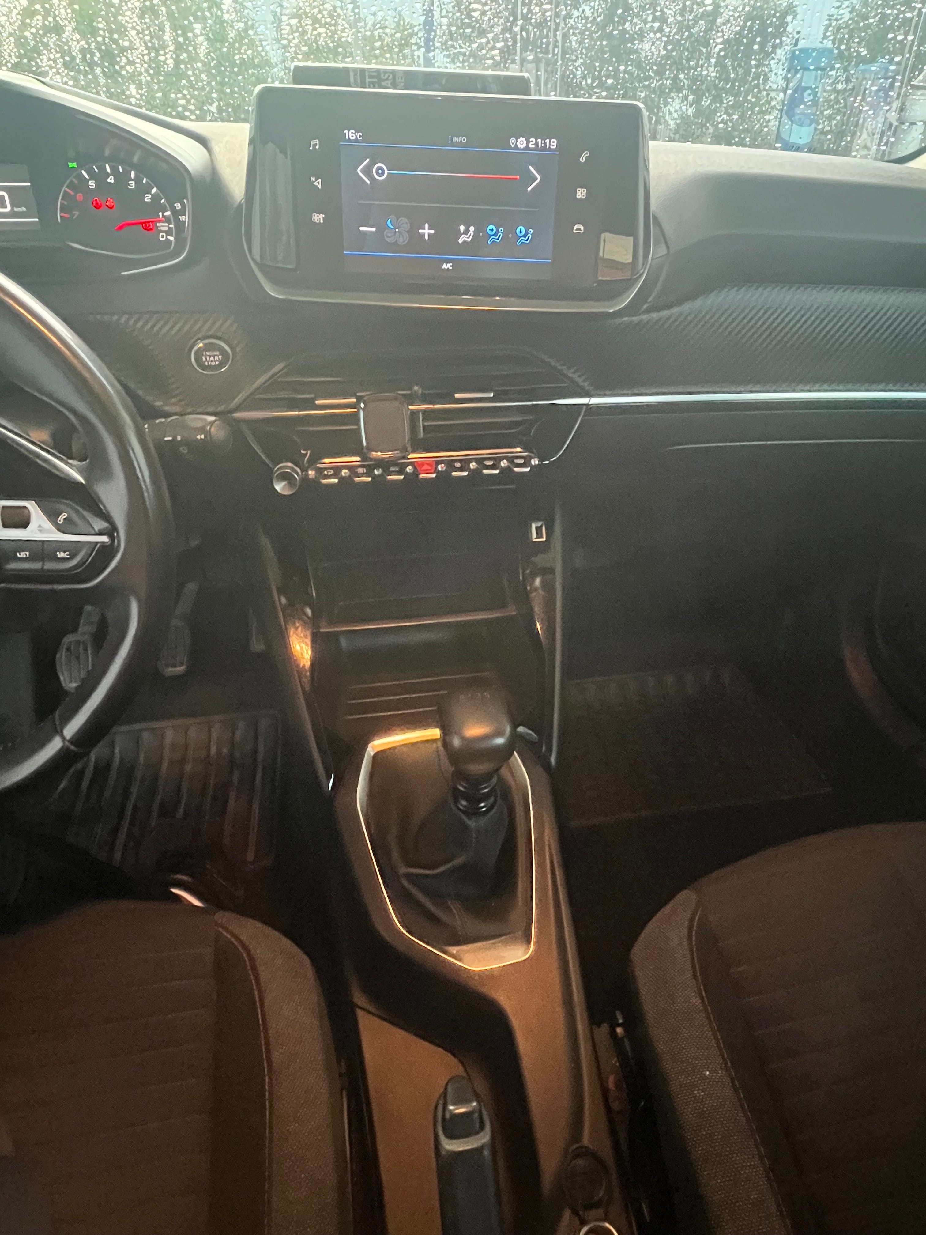 Peugeot 208 avec Régulateur de vitesse