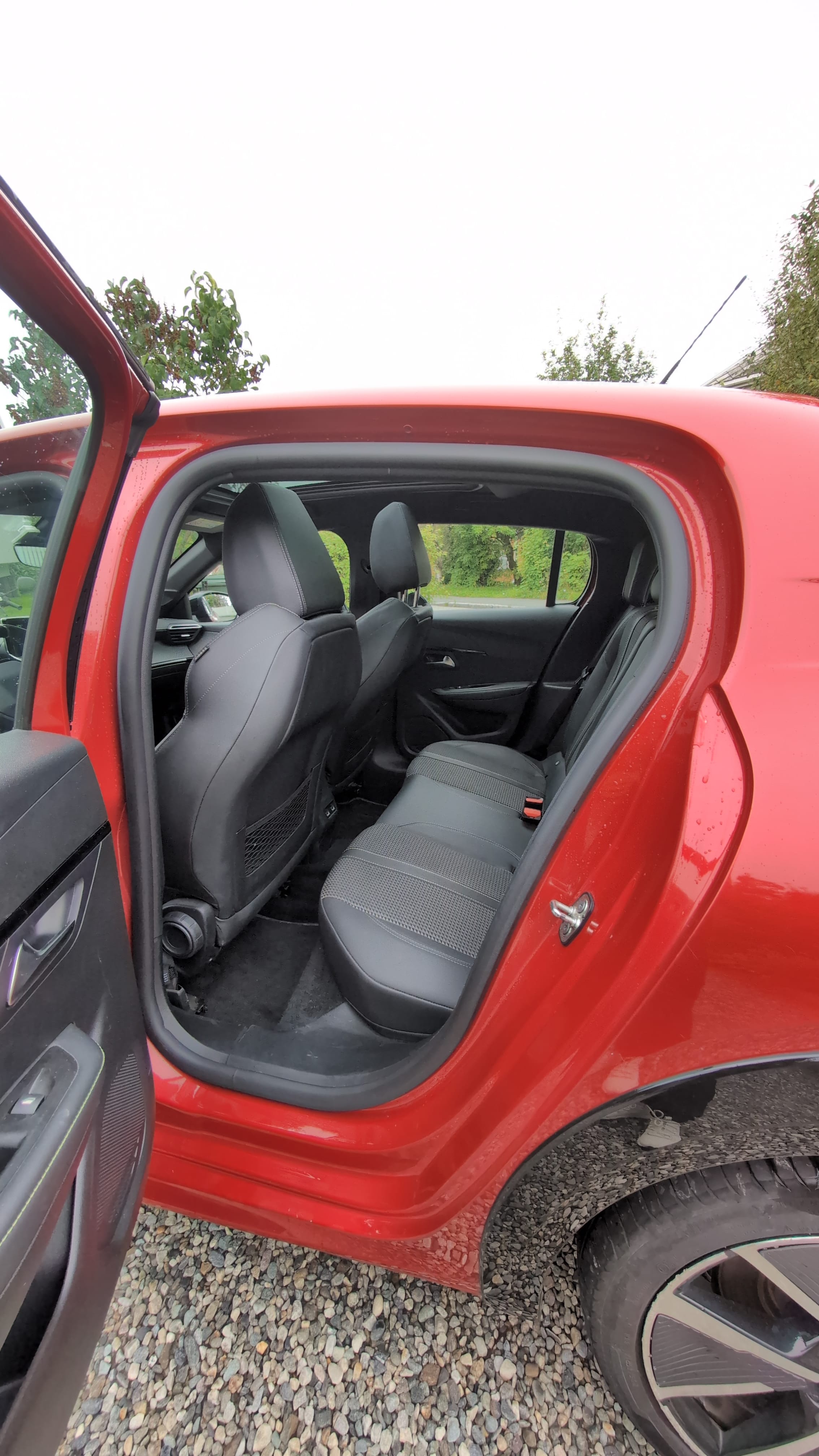 Peugeot e-208 GT with Apple CarPlay