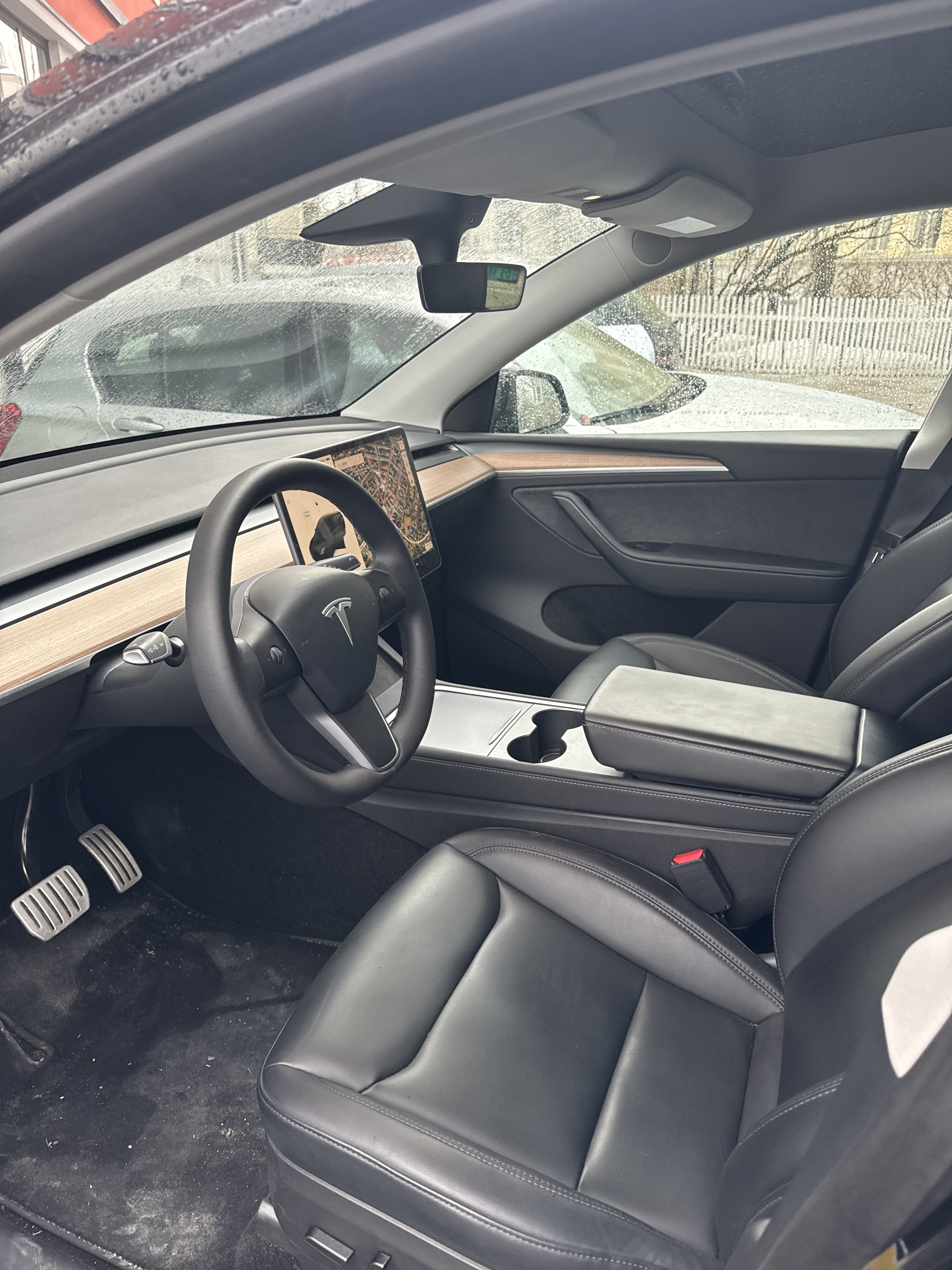 Tesla Model Y med Cruisekontroll