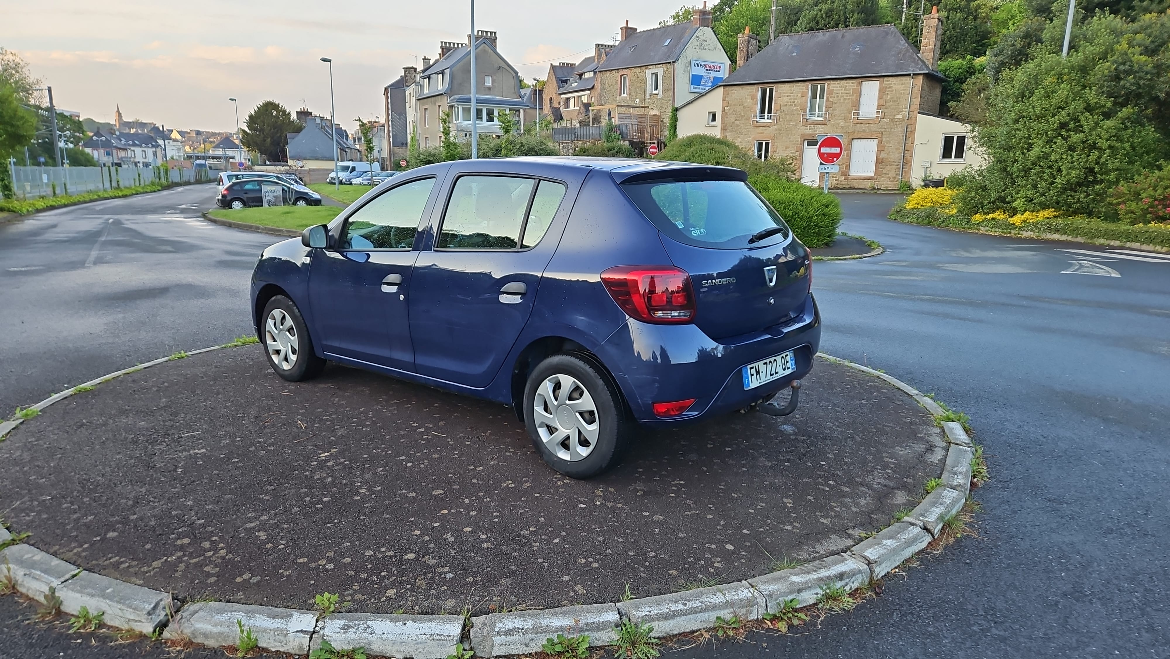 Dacia Sandero 5 places économique avec Port USB