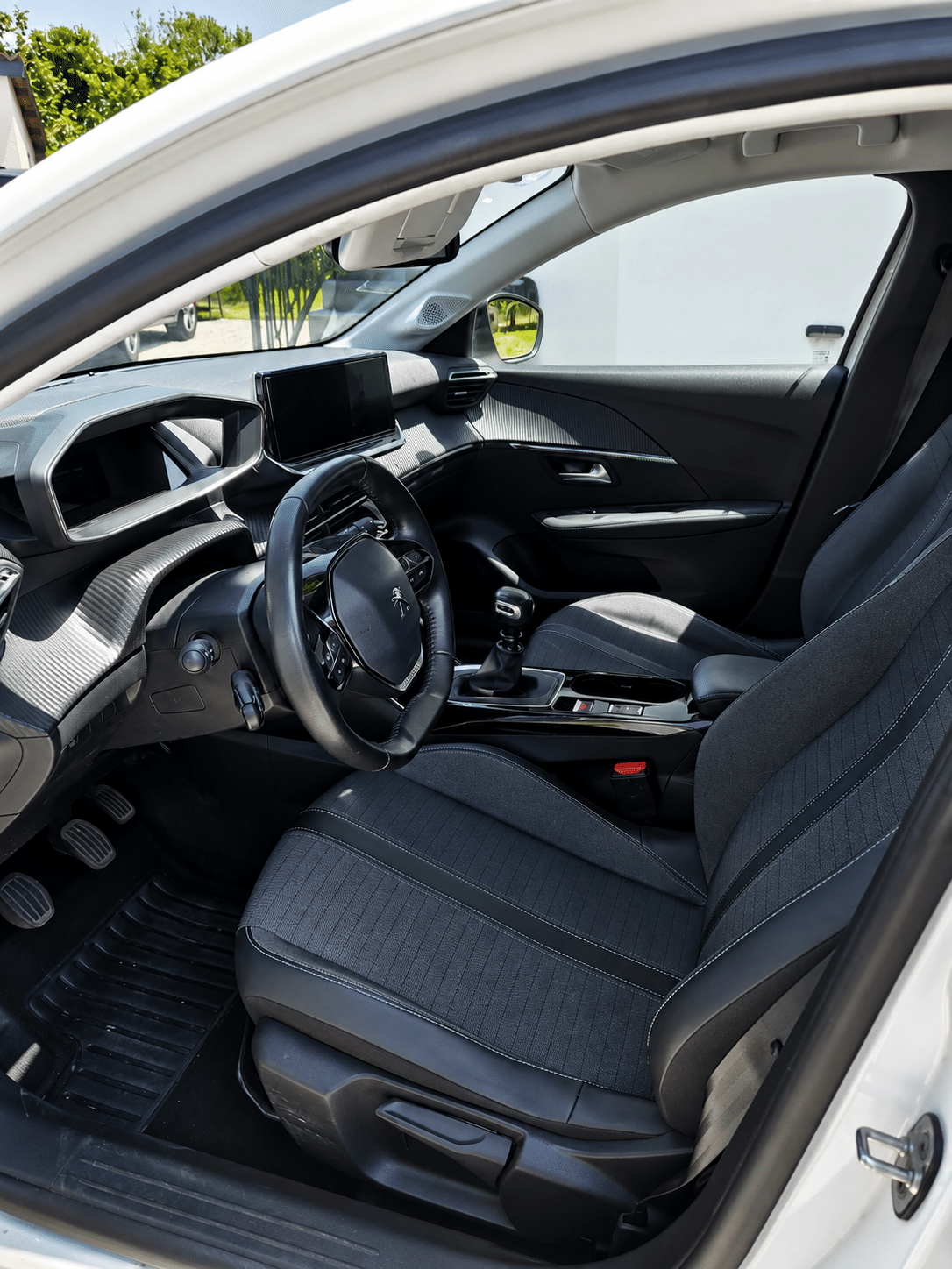 Peugeot 208 avec GPS
