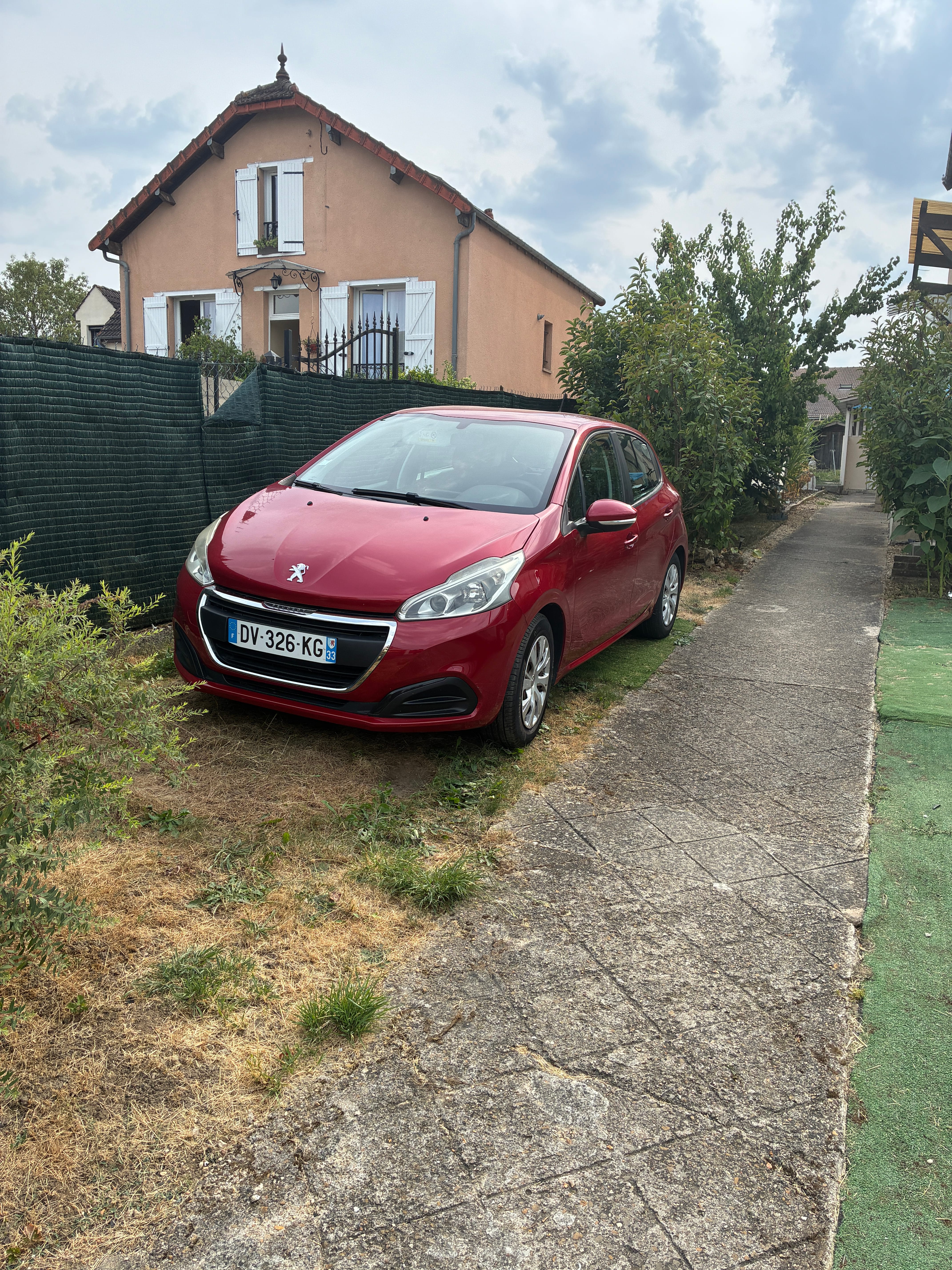Peugeot 208, 2015, Essence 95