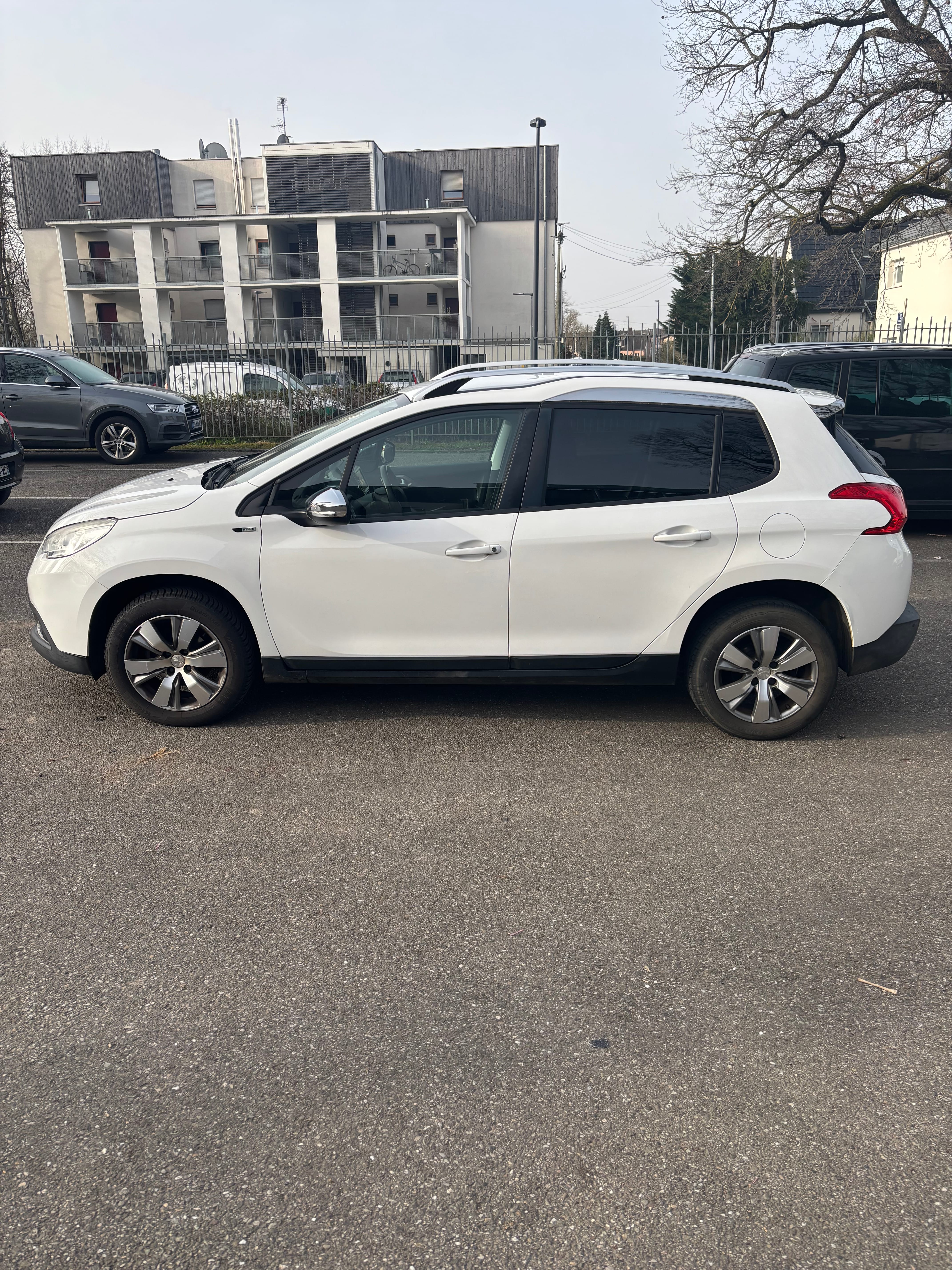 Peugeot 2008 1.6 bluehdi 100cv S&S style avec Régulateur de vitesse