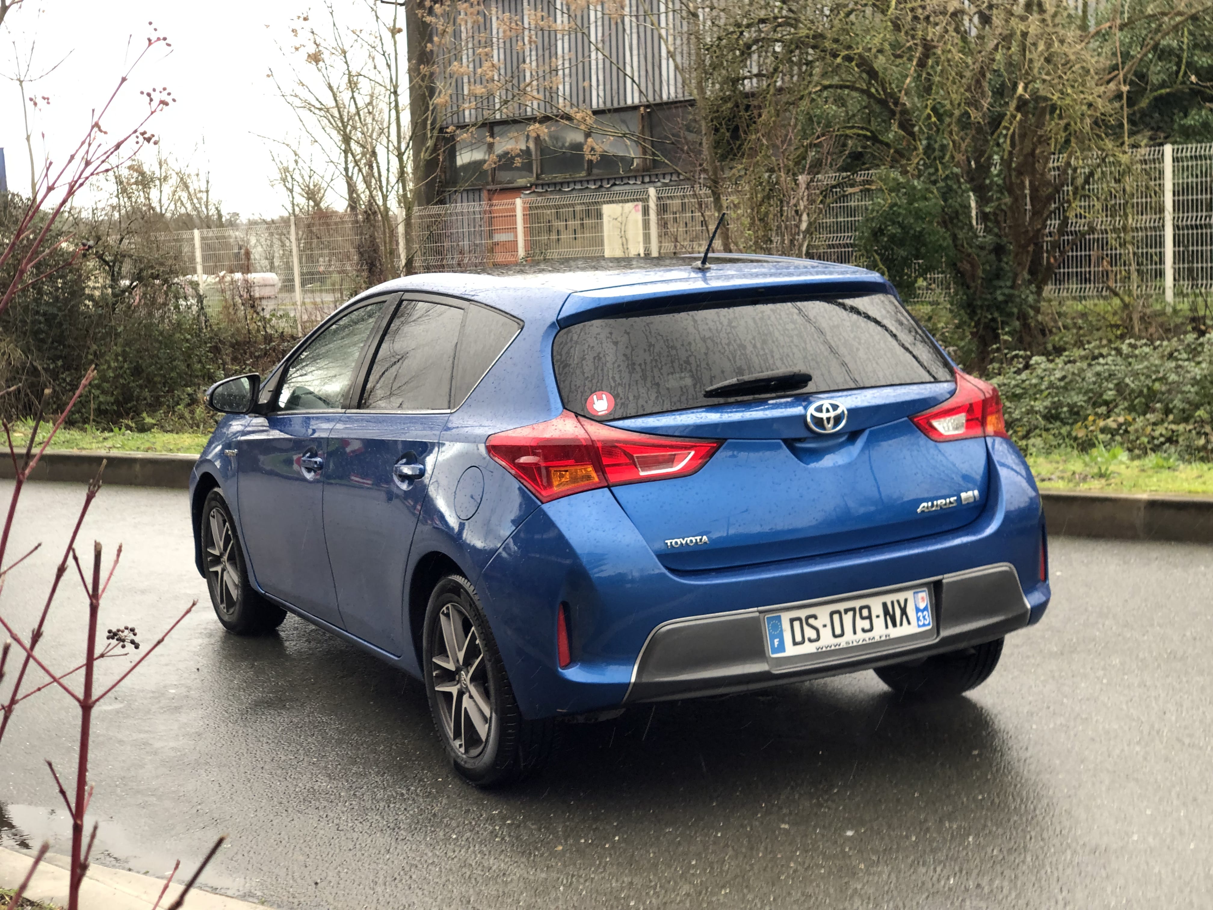 Toyota Auris  Louez la Toyota Auris Hybride – Confort, Économie et Sérénité au Volant ! avec GPS