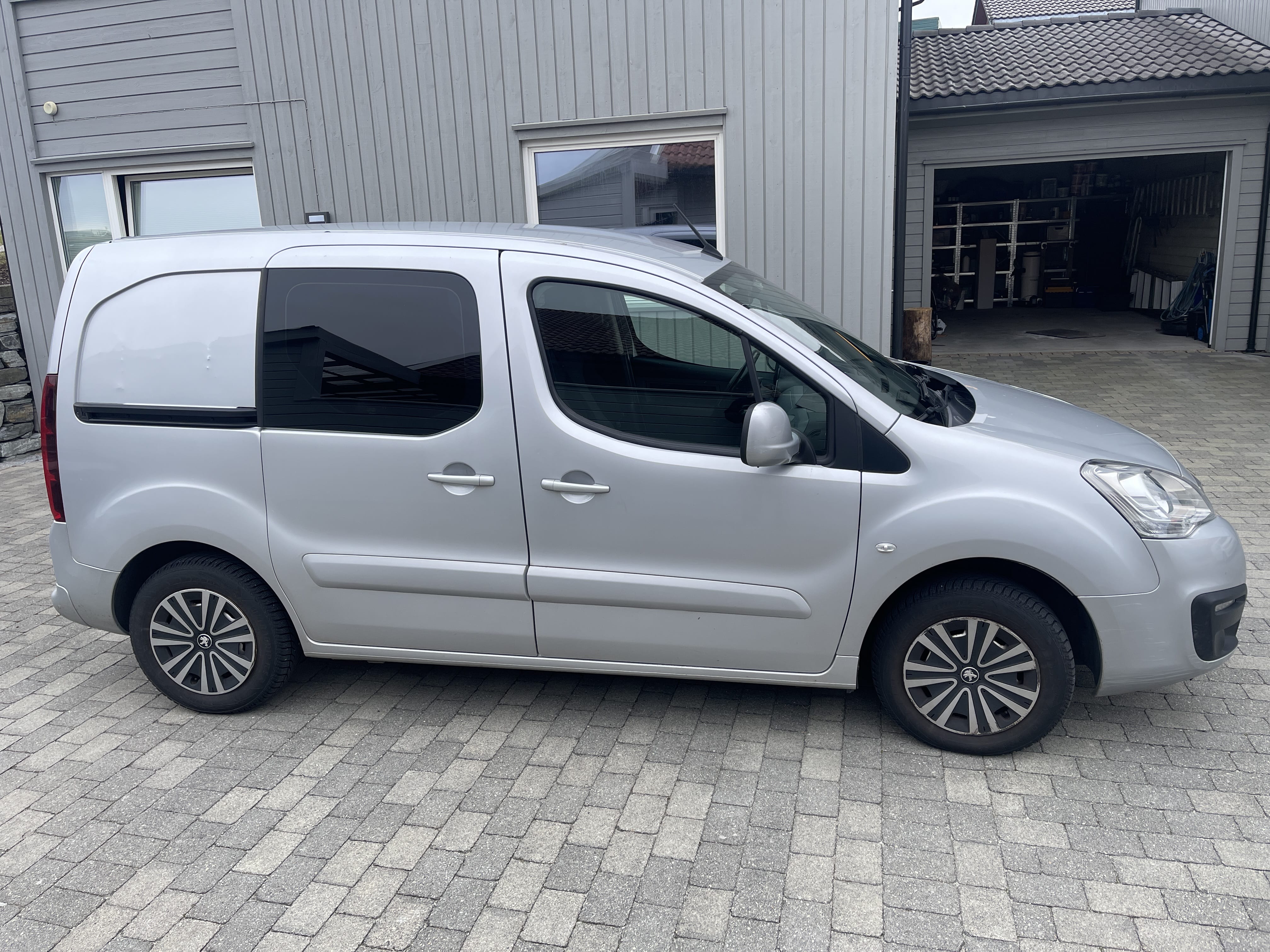 Peugeot Partner med Aircondition