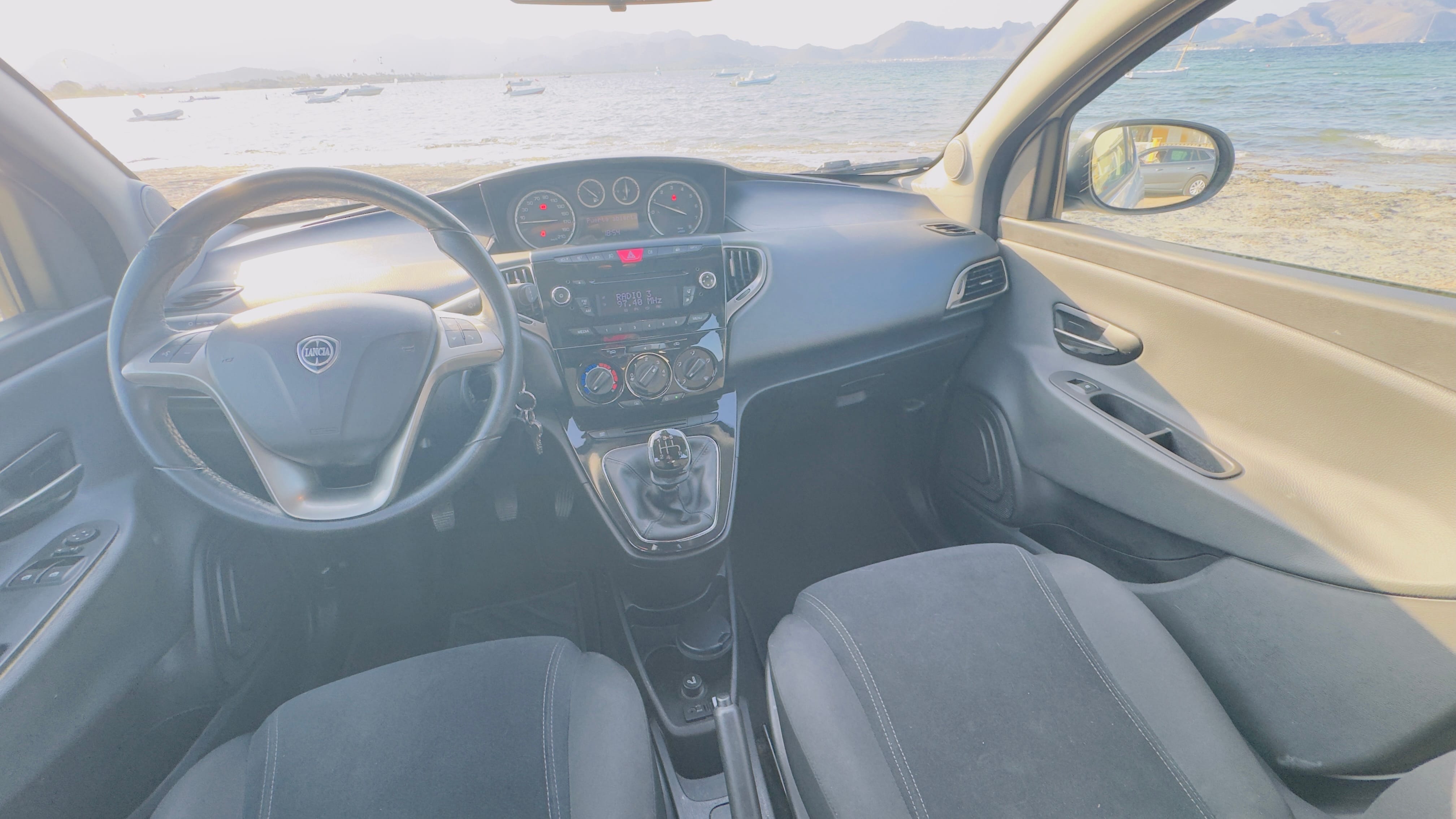 Lancia Ypsilon 1.2 con Entrada de Audio/iPod