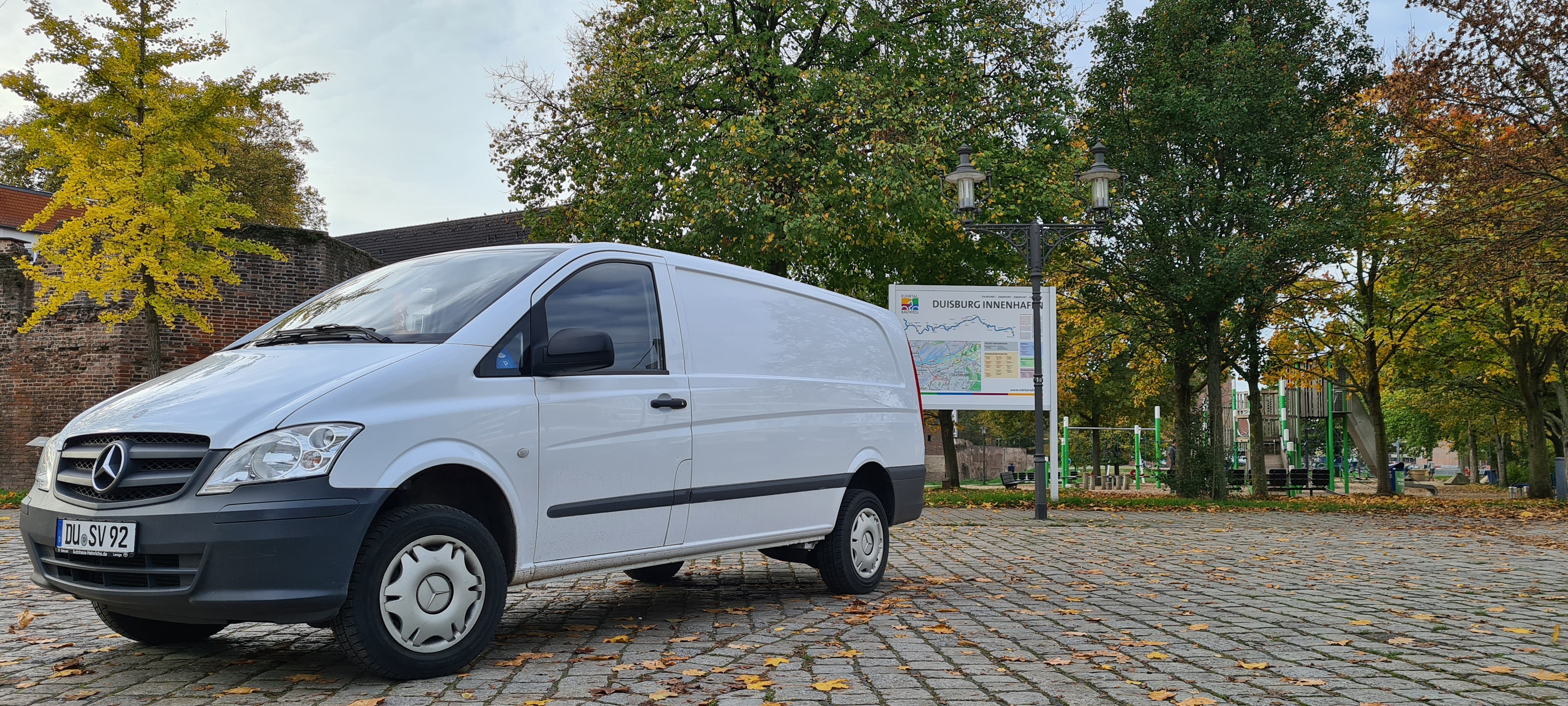 Mercedes-Benz Vito 4MATIC Kastenwagen mit Navigationsgerät