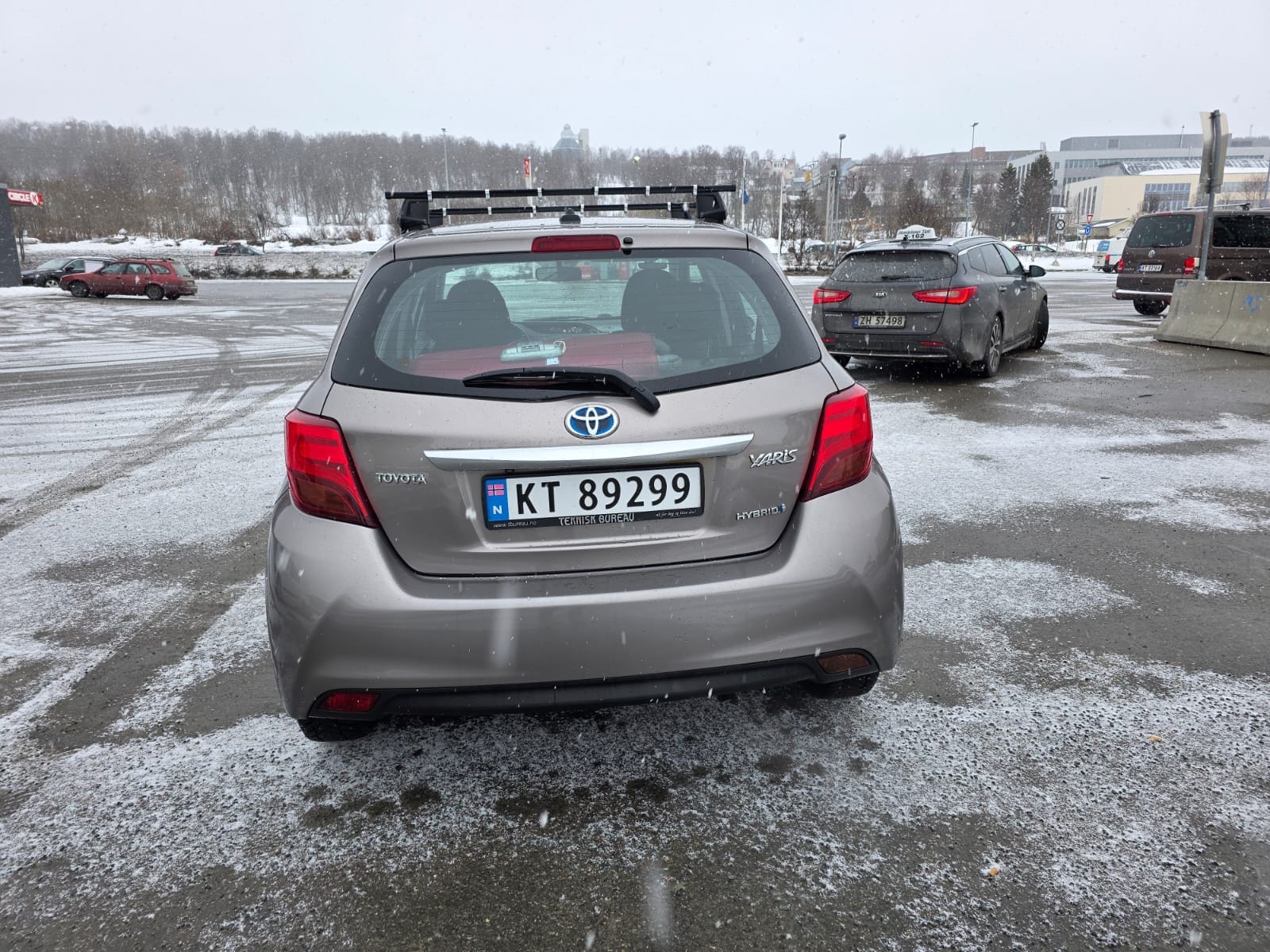 Toyota Yaris Hybrid mit Navigationsgerät