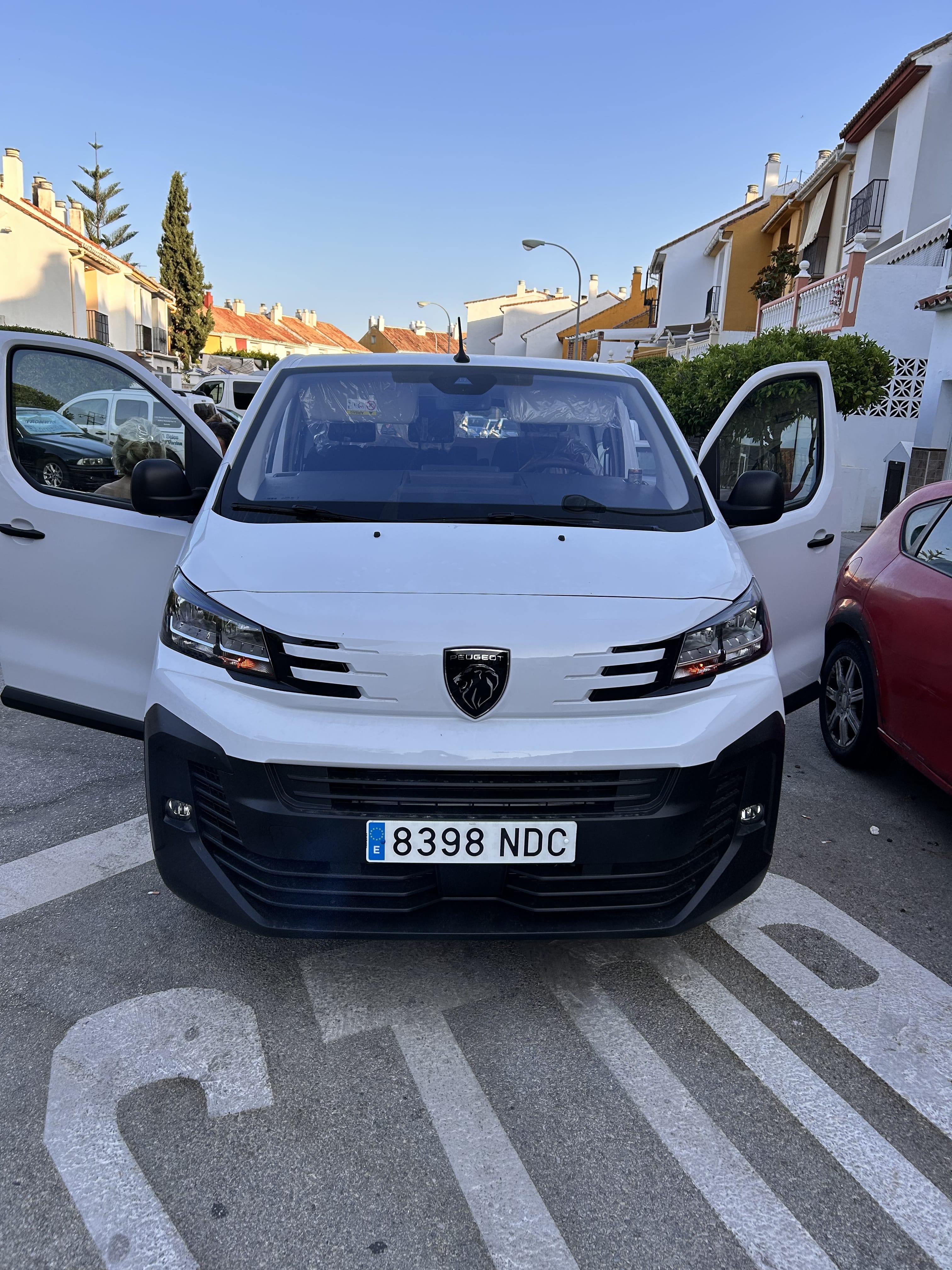 Peugeot Expert, 2025, Diesel, Automático, 9 plazas y más