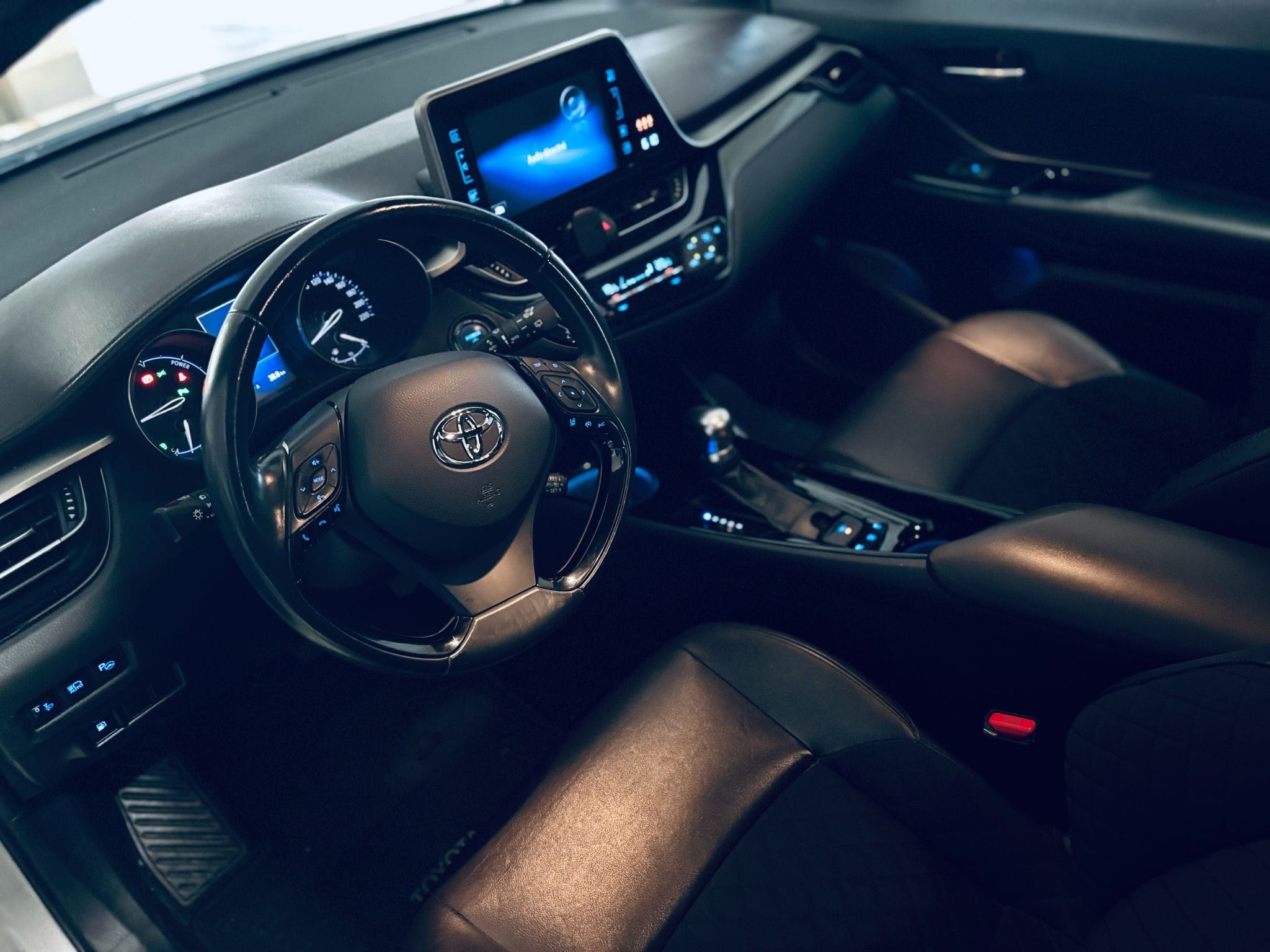 Toyota C-HR Hybrid, 2016, Essence 98, automatique