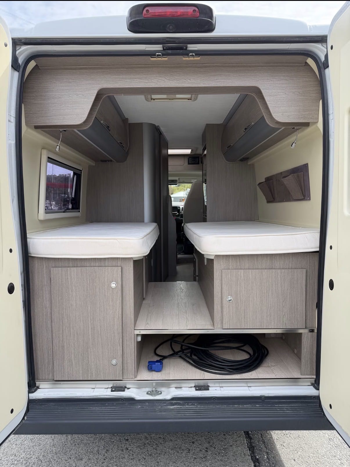 Challenger Vany Exclusive V217 med Ryggekamera