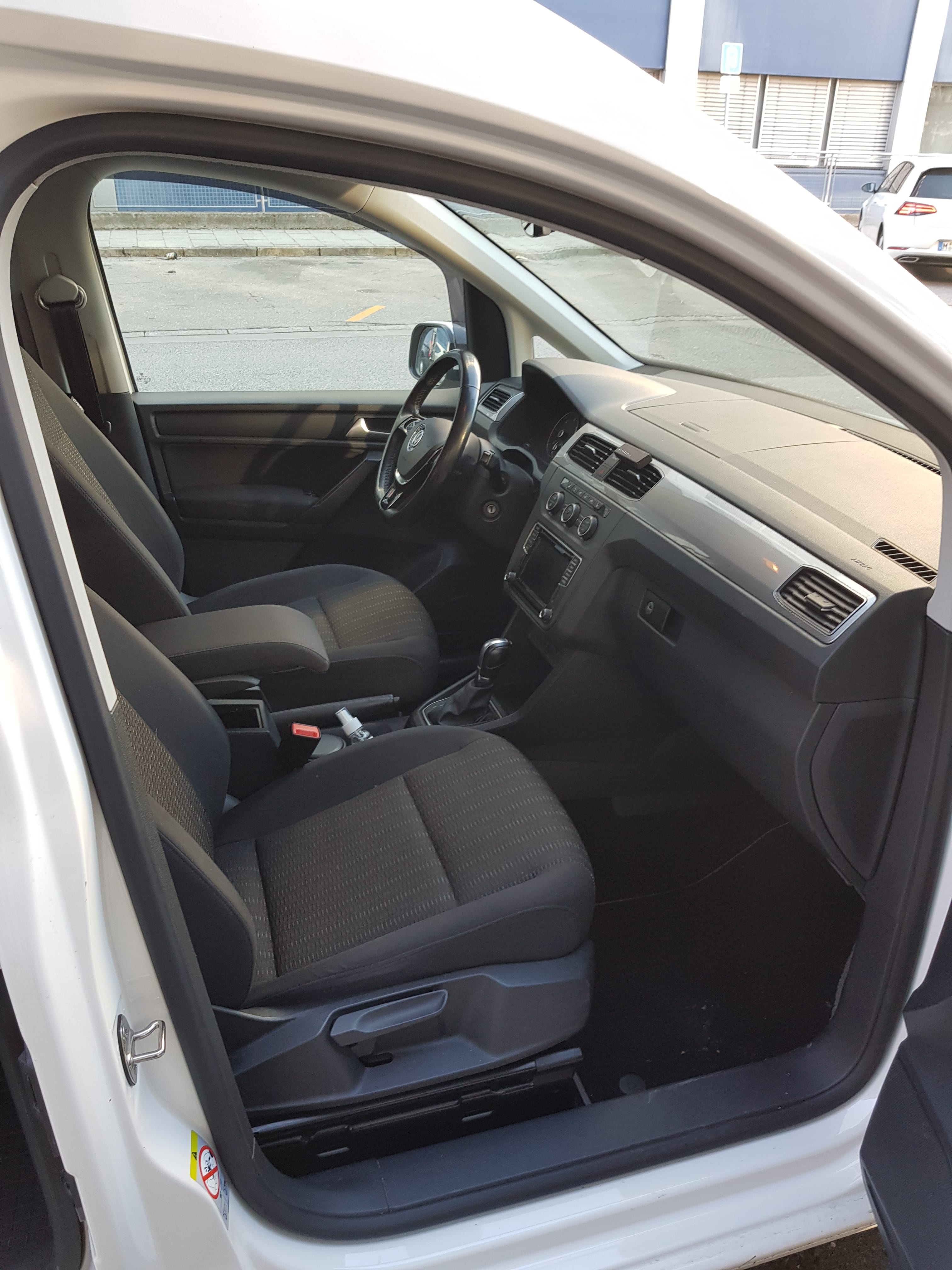 Volkswagen Caddy Maxi Van 2.0 TDI mit Tempomat