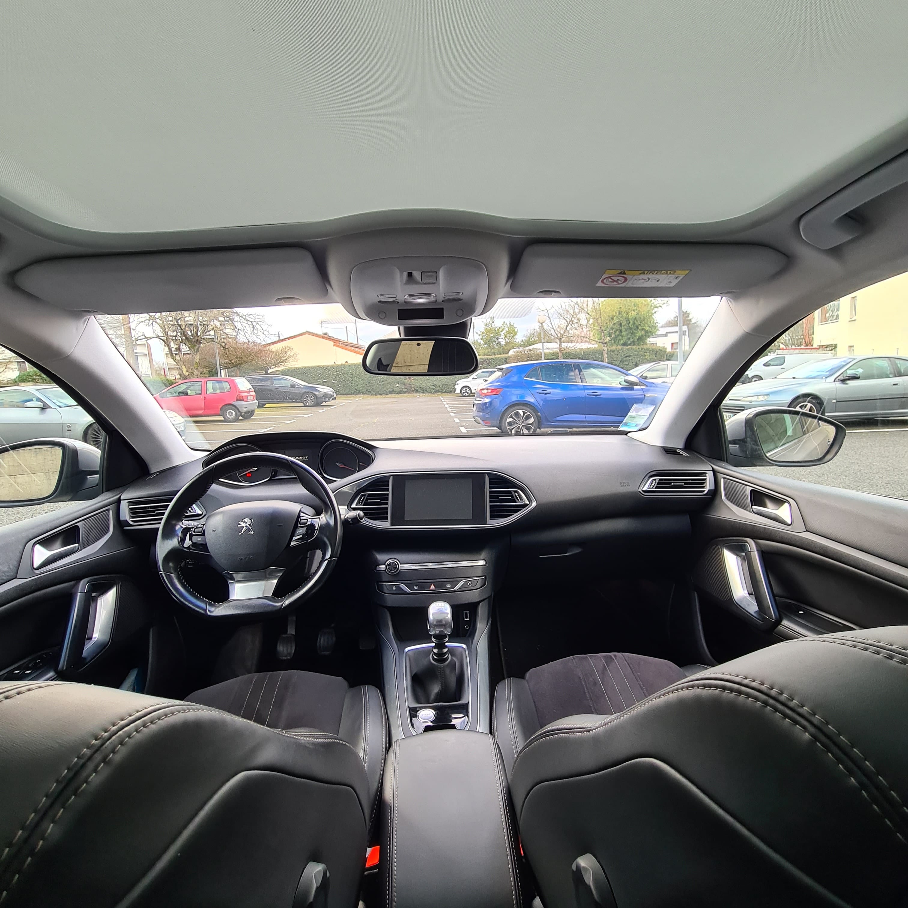 Peugeot 308 1.2 puretech 130 ch avec GPS