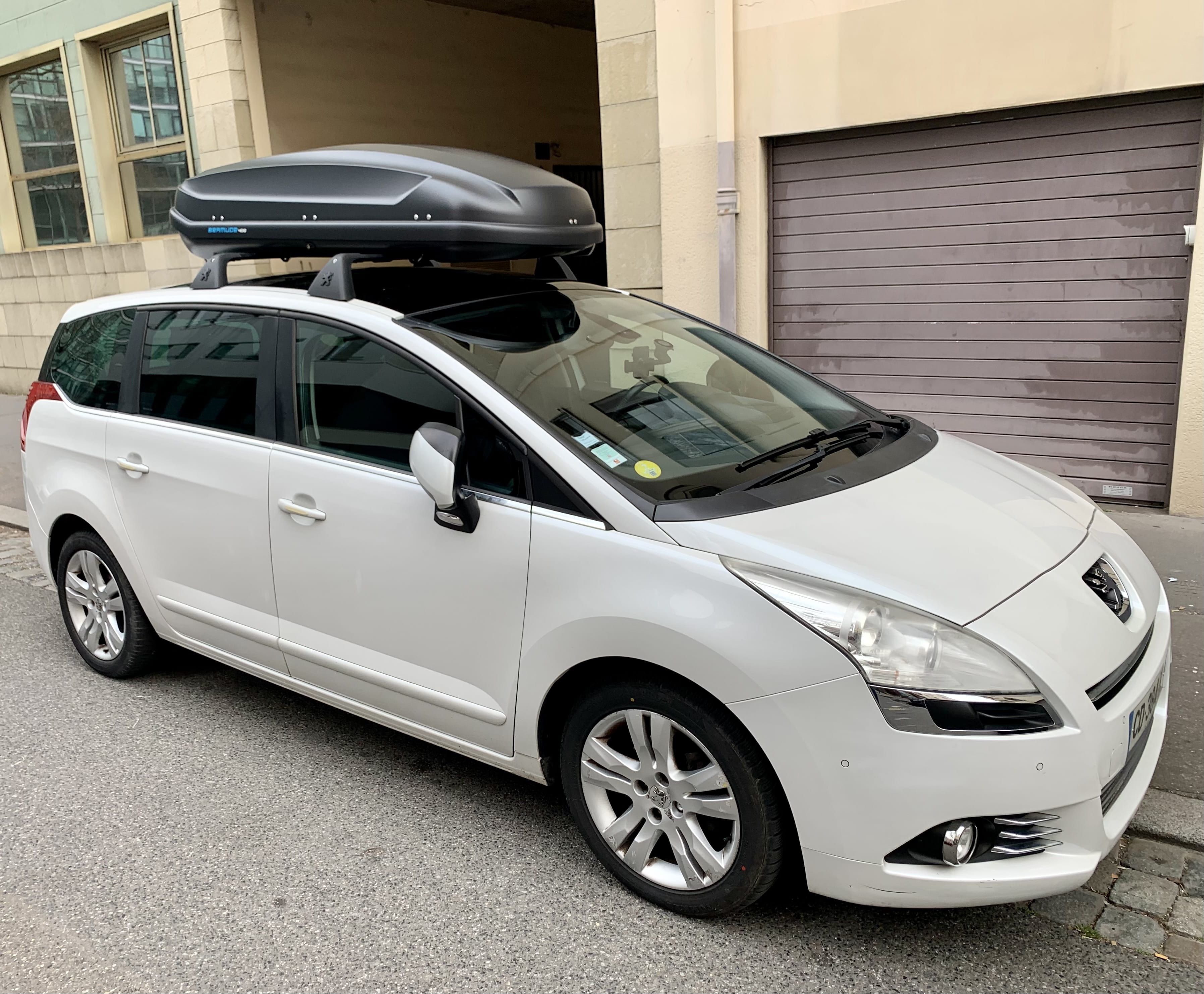 Peugeot 5008 7 places BLANC NACRÉ HDI performant économique CLIM AUTO GPS HIFI USB TOIT PANO, 2012, Diesel, 7 places