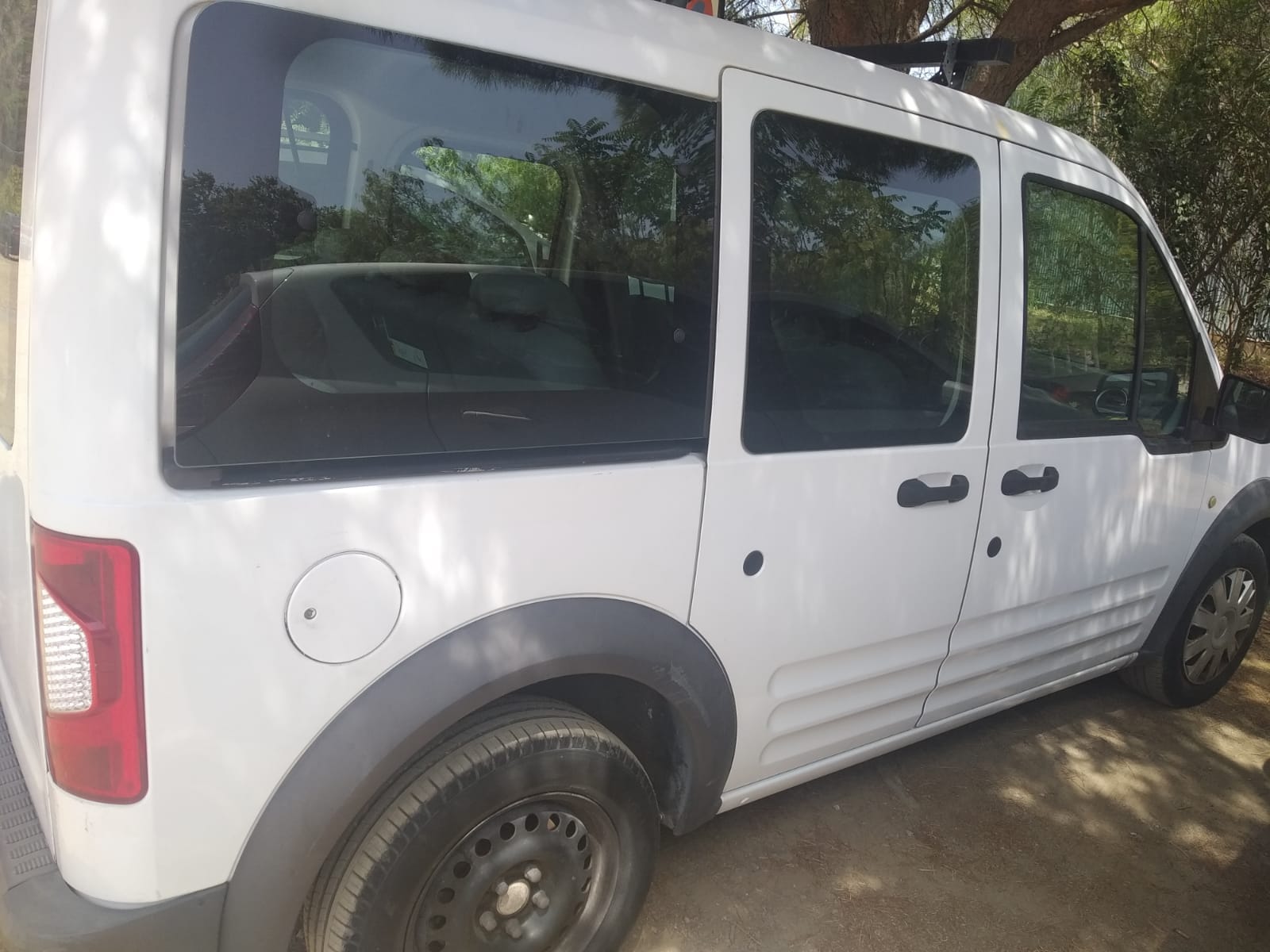 Ford Tourneo Connect avec Coffre de toit