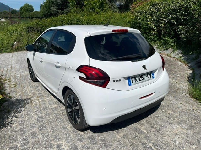 Peugeot 208 avec GPS
