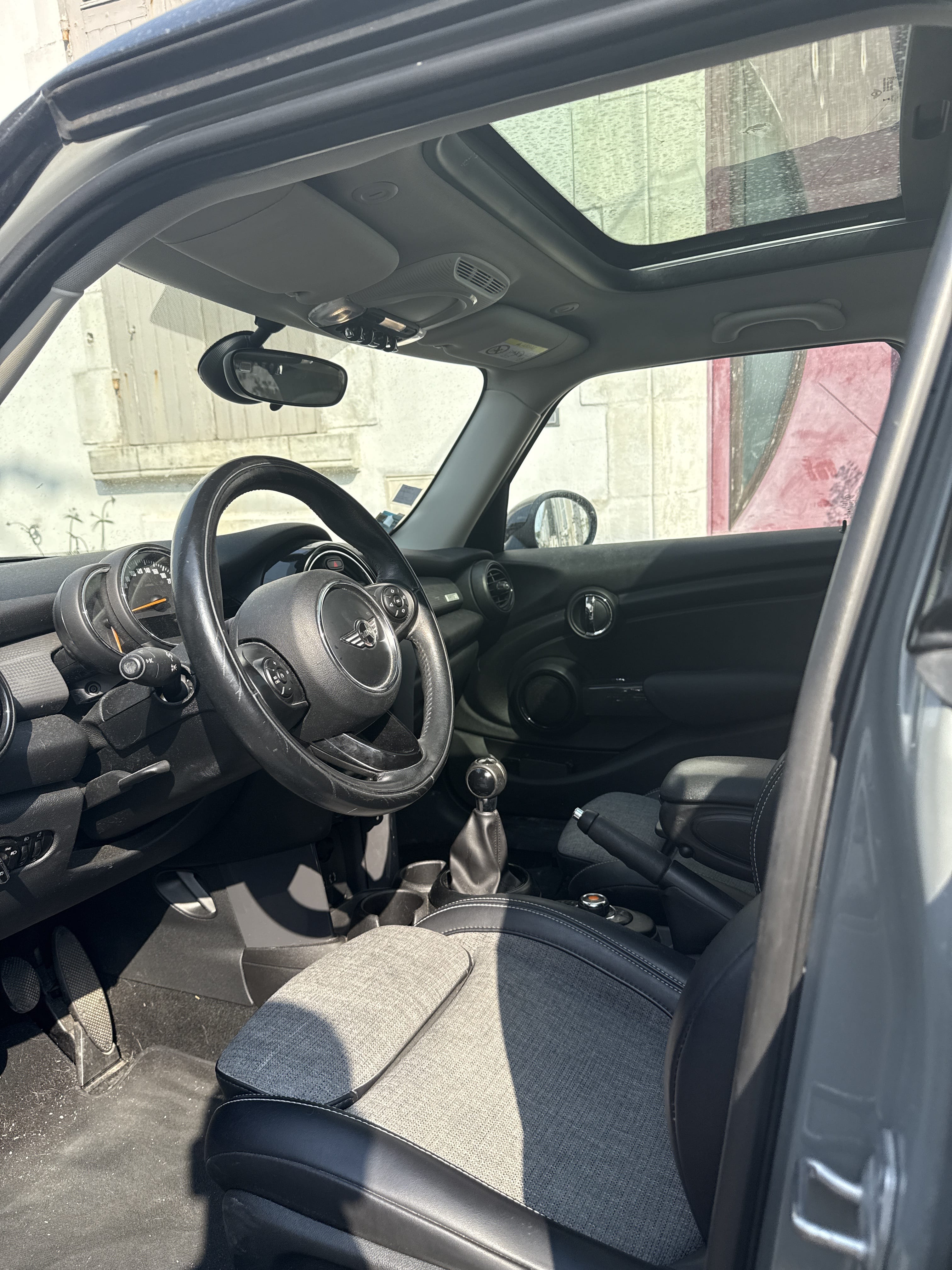 Mini Cooper 5 portes avec Audio Bluetooth