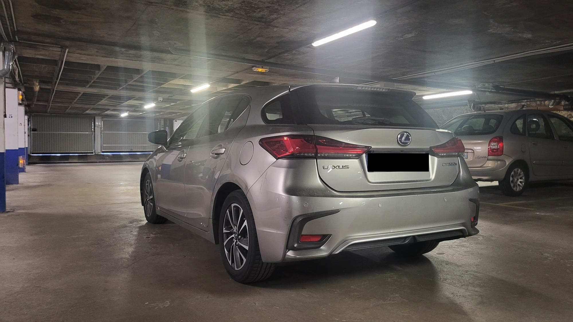 Lexus CT 200h avec GPS
