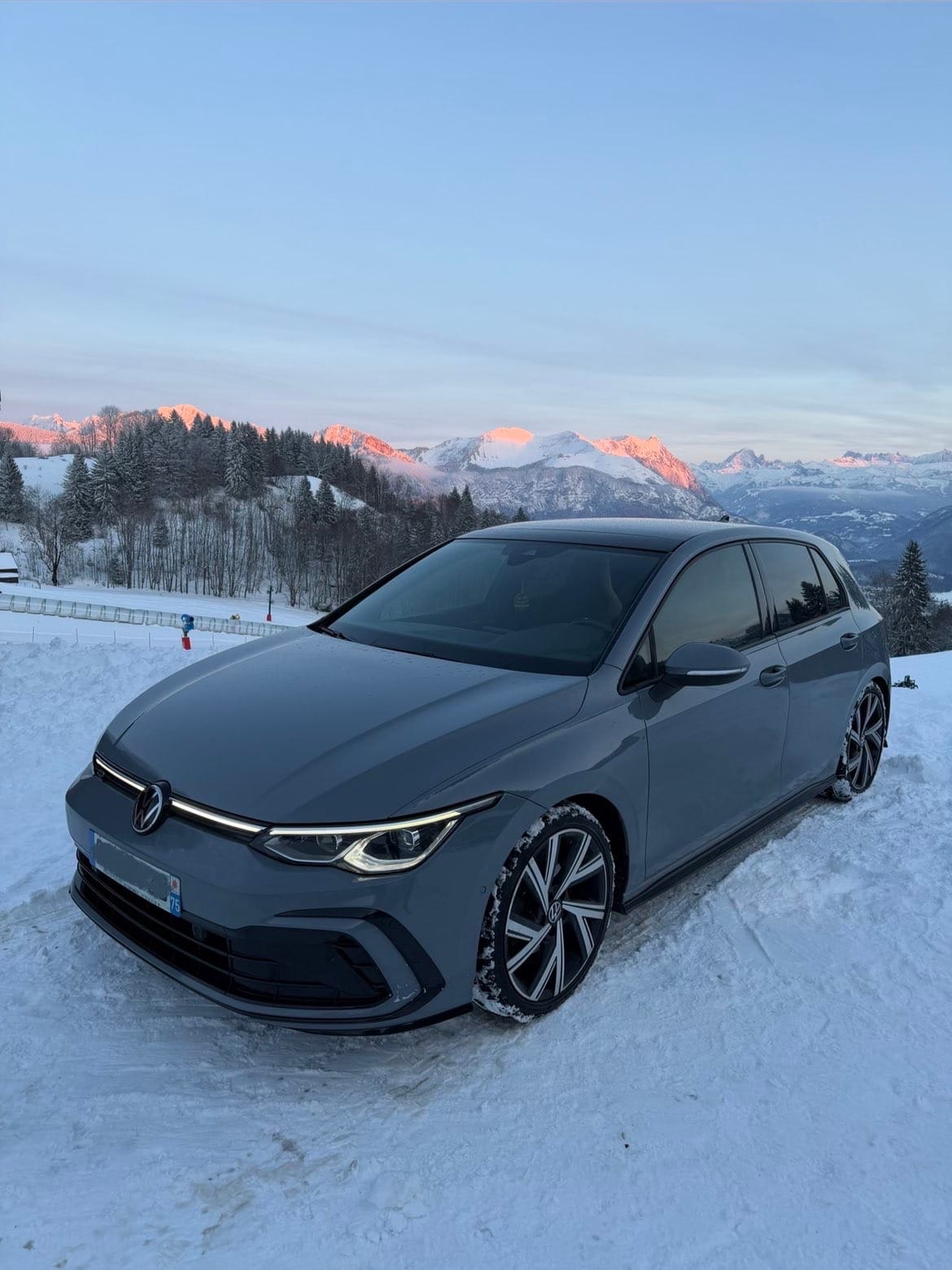 Volkswagen Golf 8 R-Line, 2023, Essence 95 / Électrique (hybride), automatique