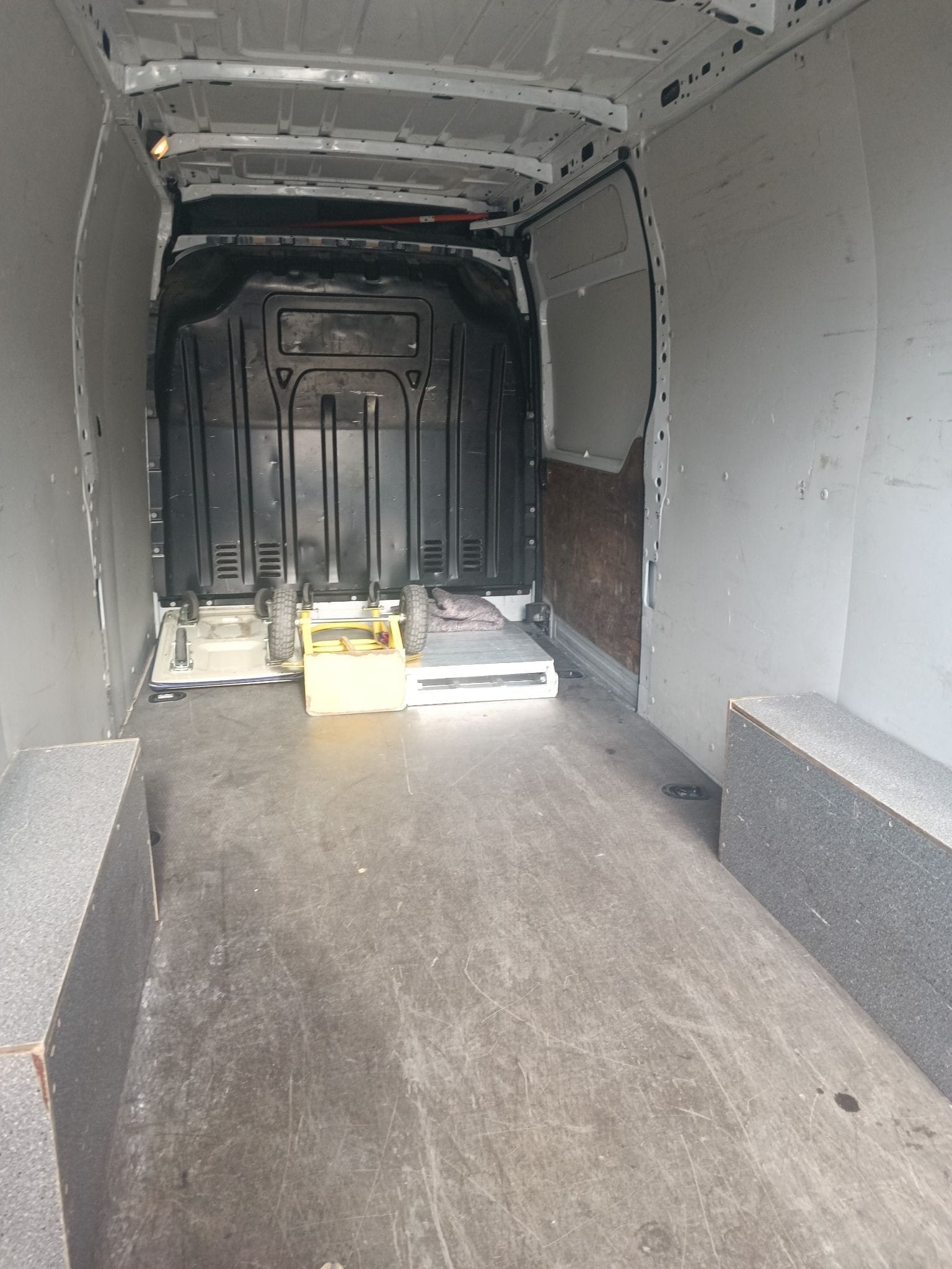 Nissan NV400 Blanc 13m3 L3H2 avec Audio Bluetooth