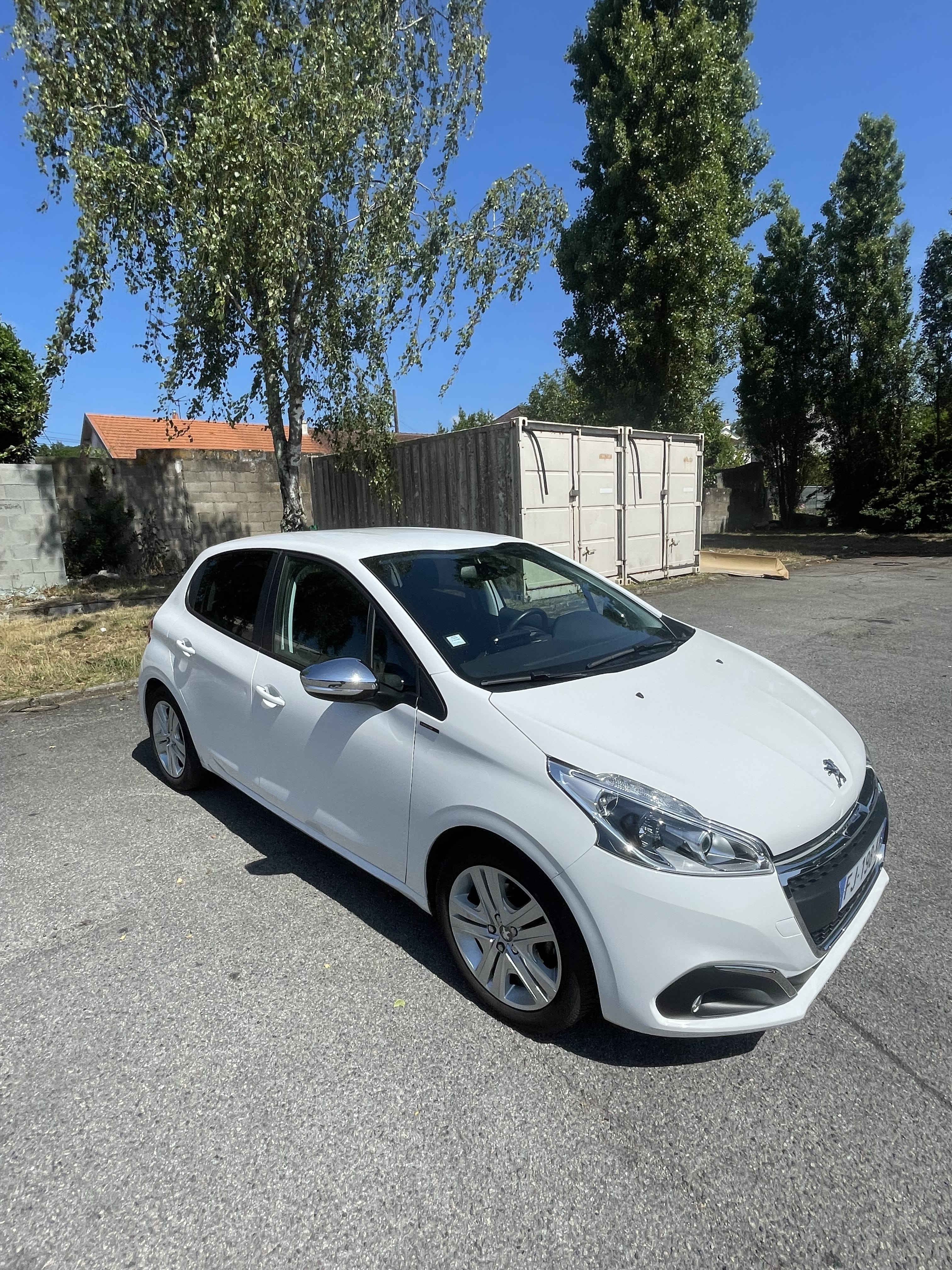 Peugeot 208 con Aire acondicionado