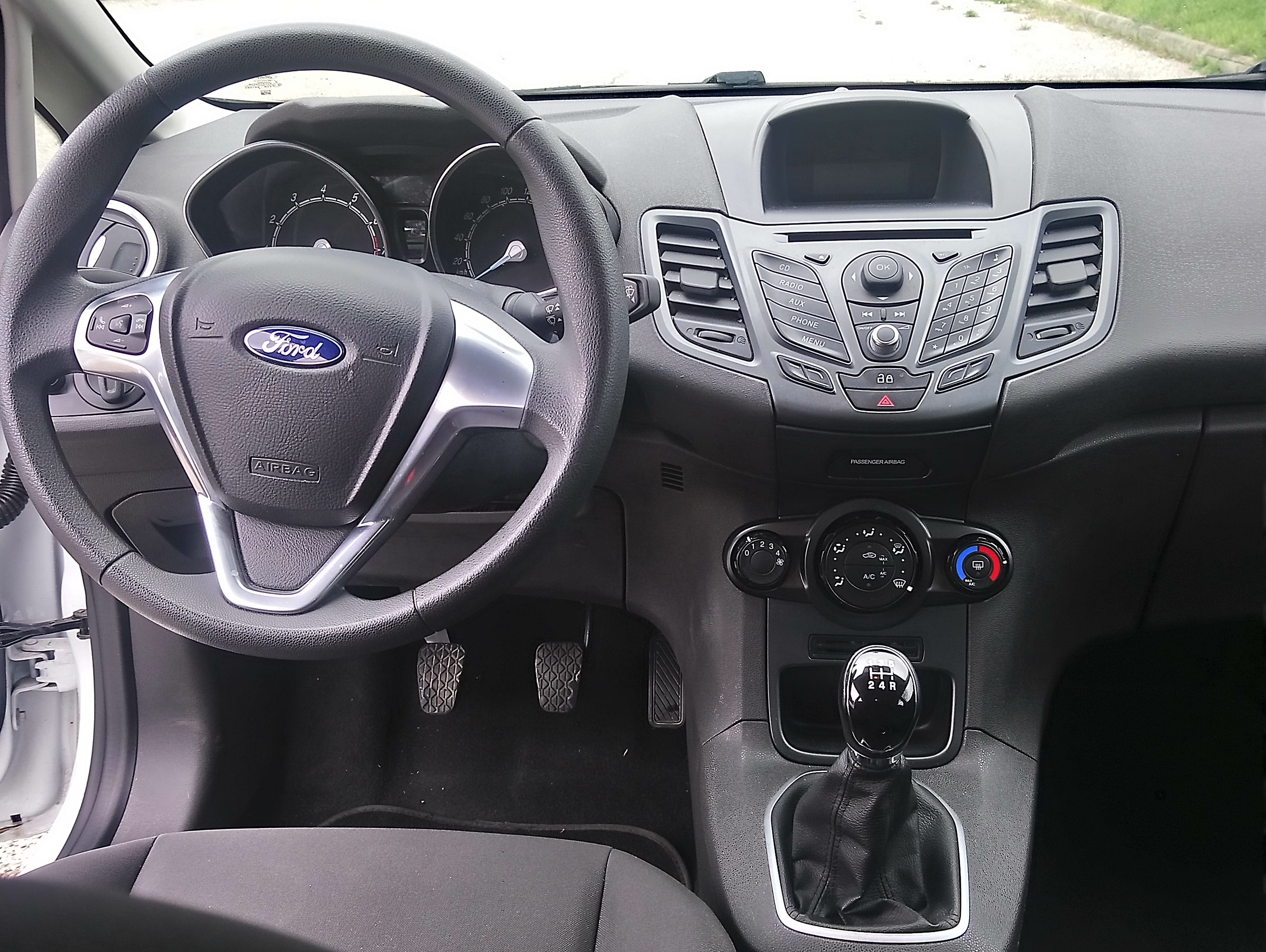 Ford Fiesta avec Siège bébé