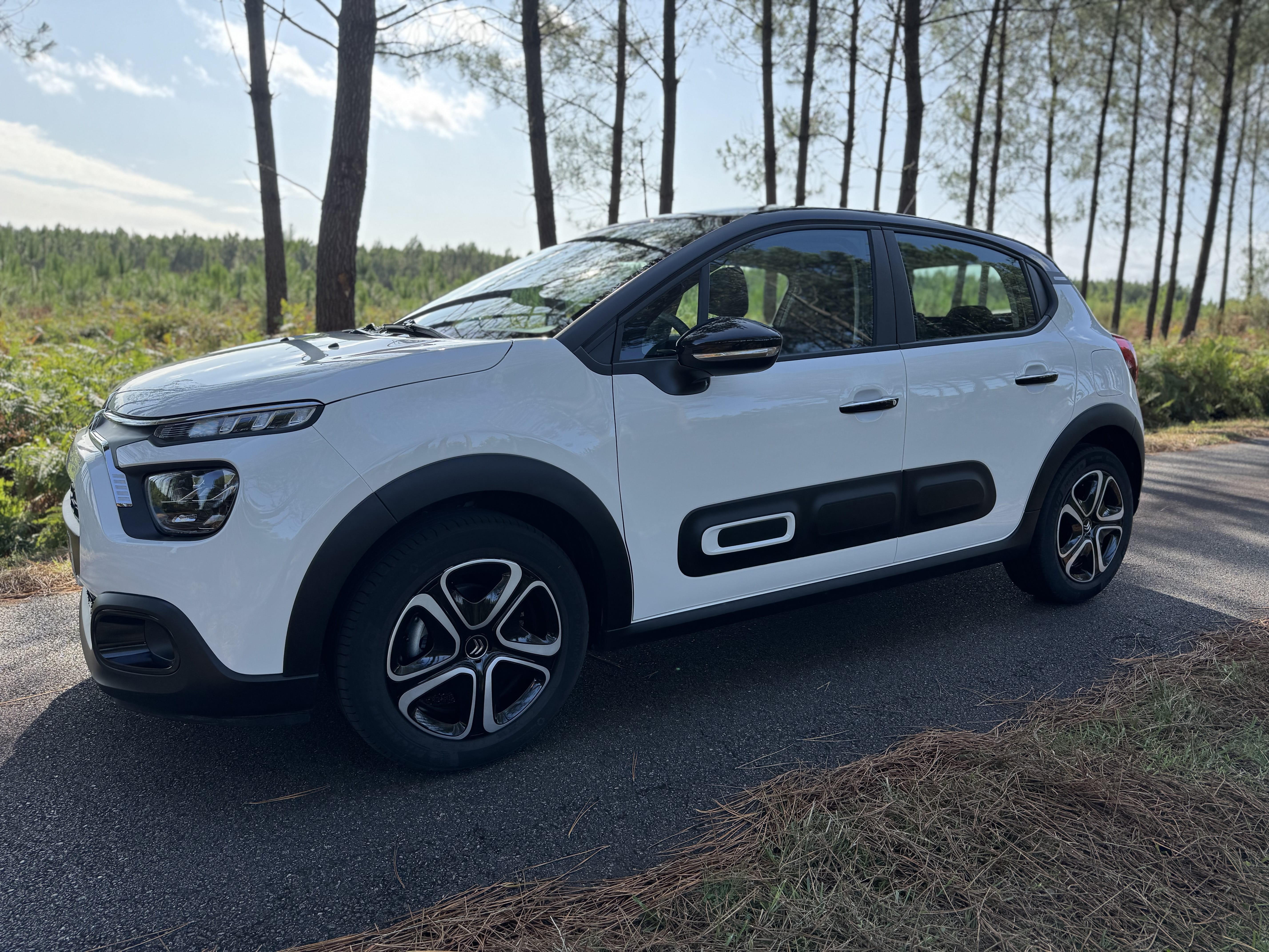 Citroen C3 CITROEN C3 PURETECH 83 SHINE, 2023, Essence 98