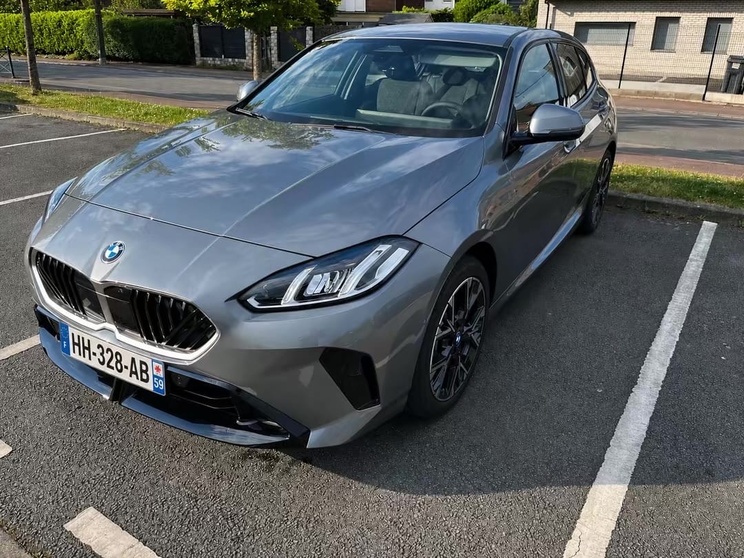 BMW Série 1, 2026, Essence 98 / Électrique (hybride), automatique