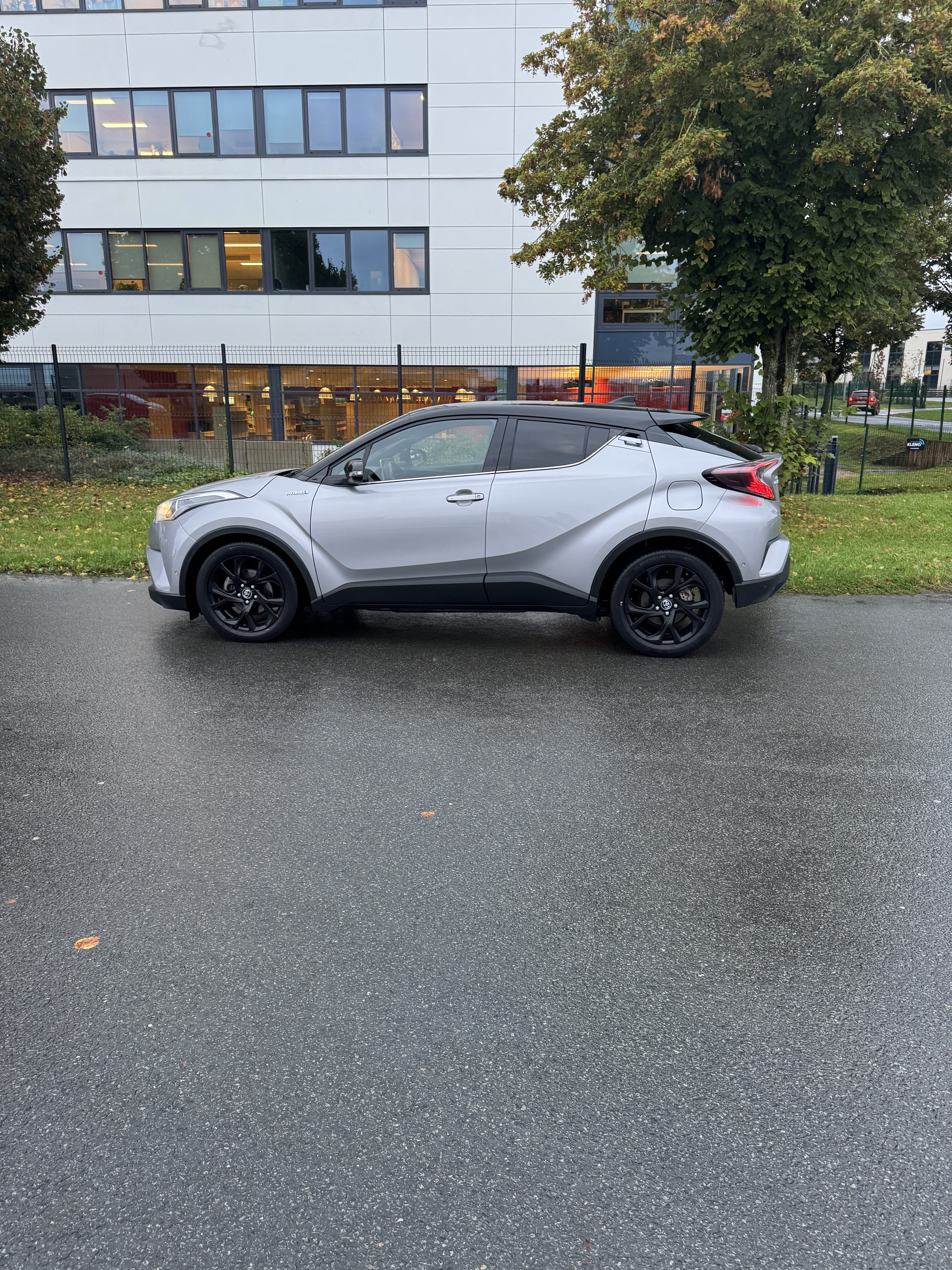 Toyota C-HR 1.8 VVT-i 16V 122 HSD Hybrid 2WD CVT 99 cv Boîte auto avec Audio Bluetooth