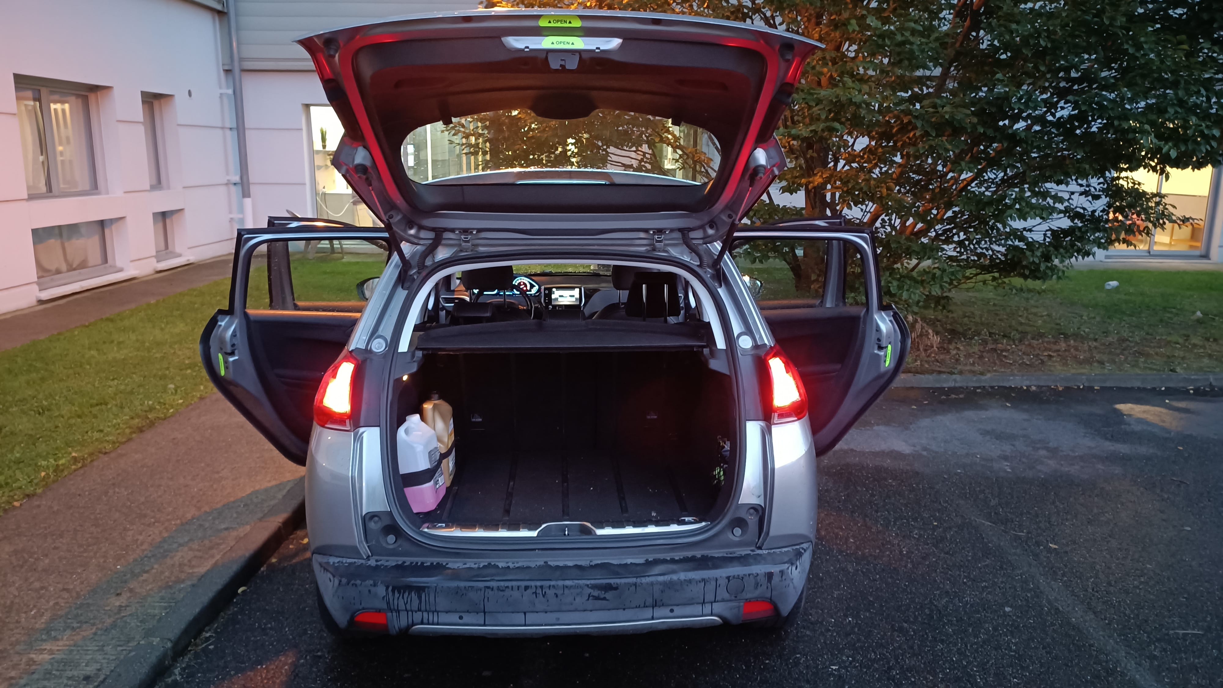 Peugeot 2008 1.2 avec Entrée audio / iPod