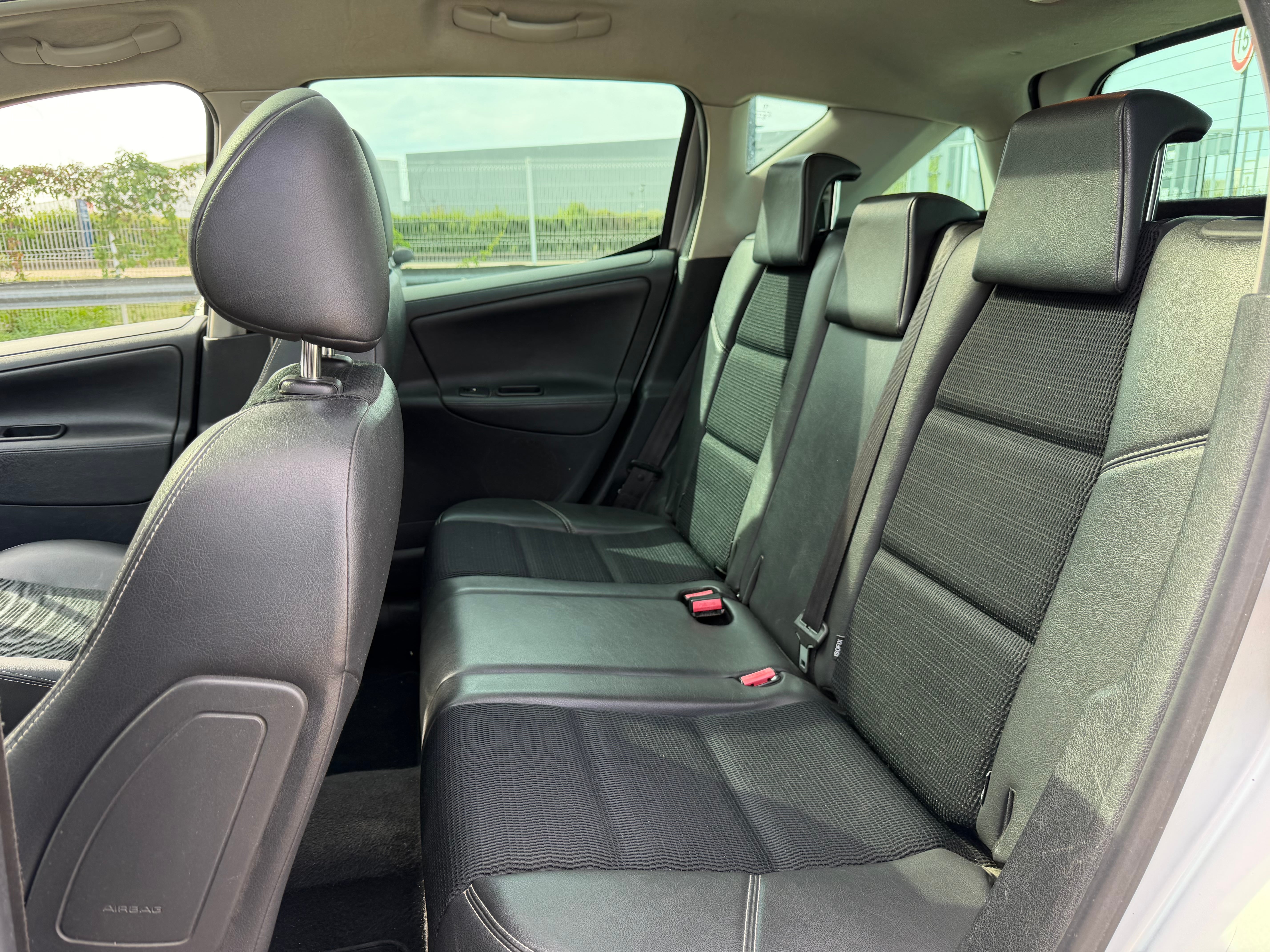 Peugeot 207 SW avec Siège bébé