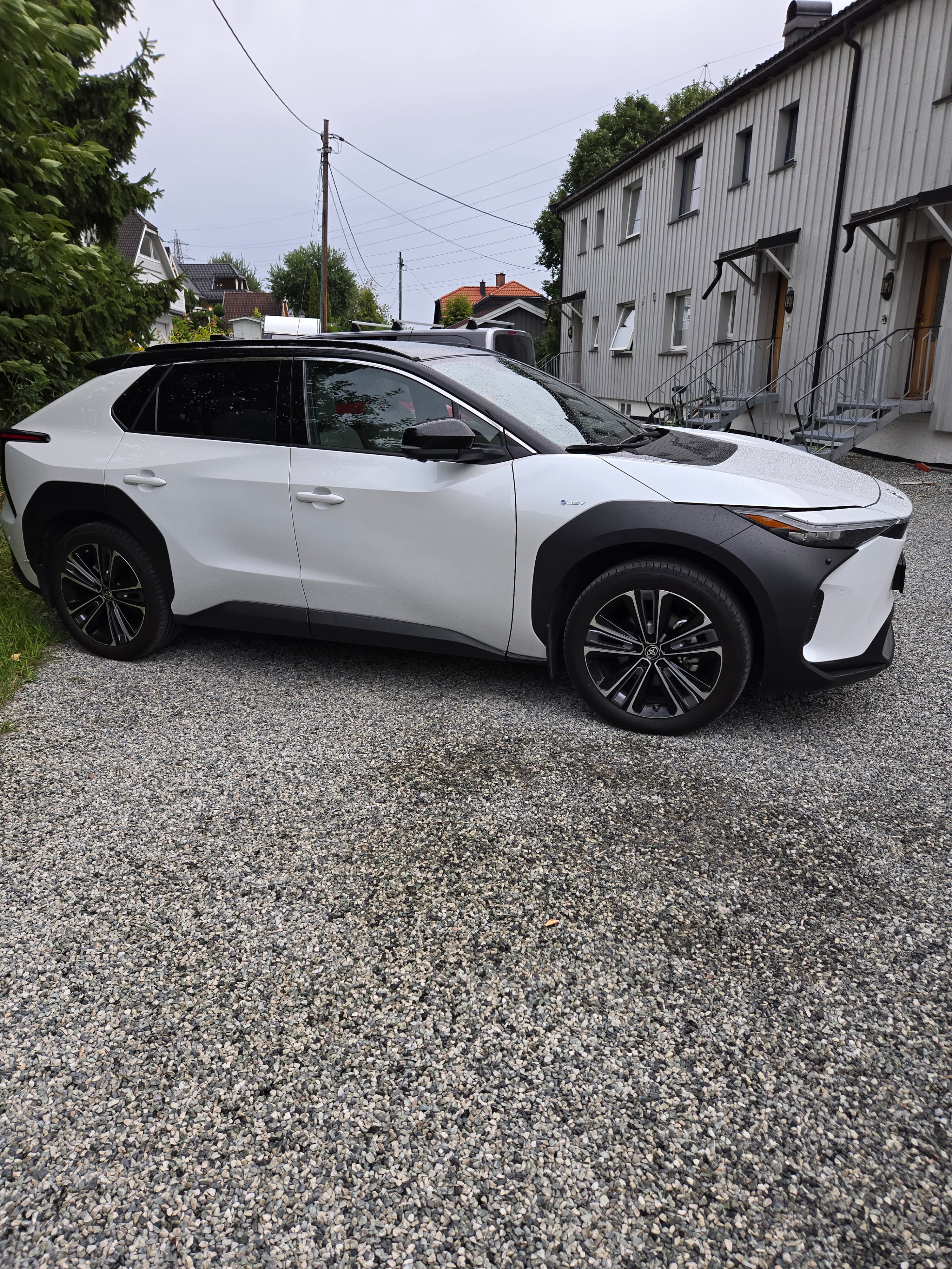 Toyota bZ4X XLE/Limited med Vinterdekk