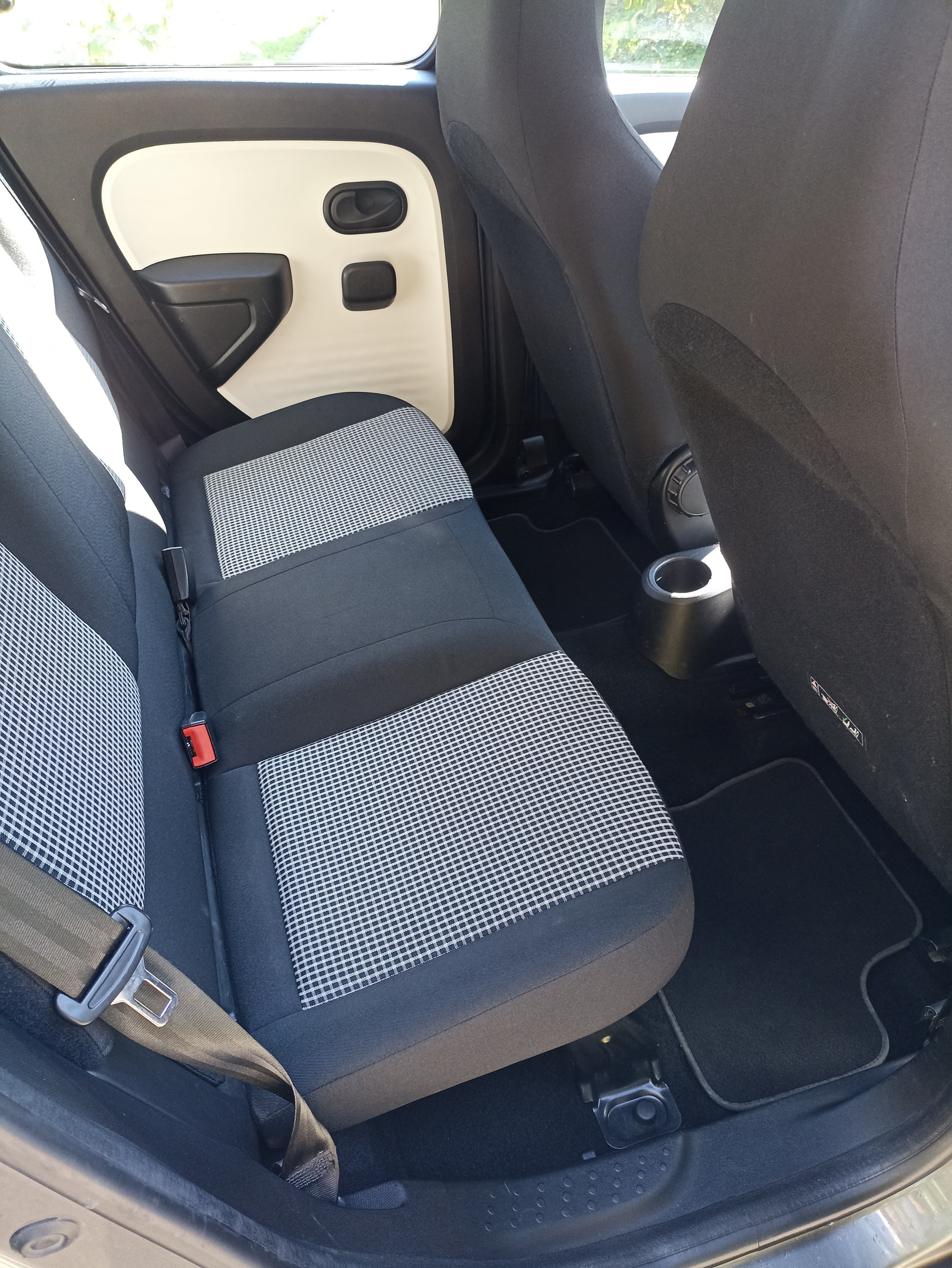 Renault Twingo III avec Autoradio