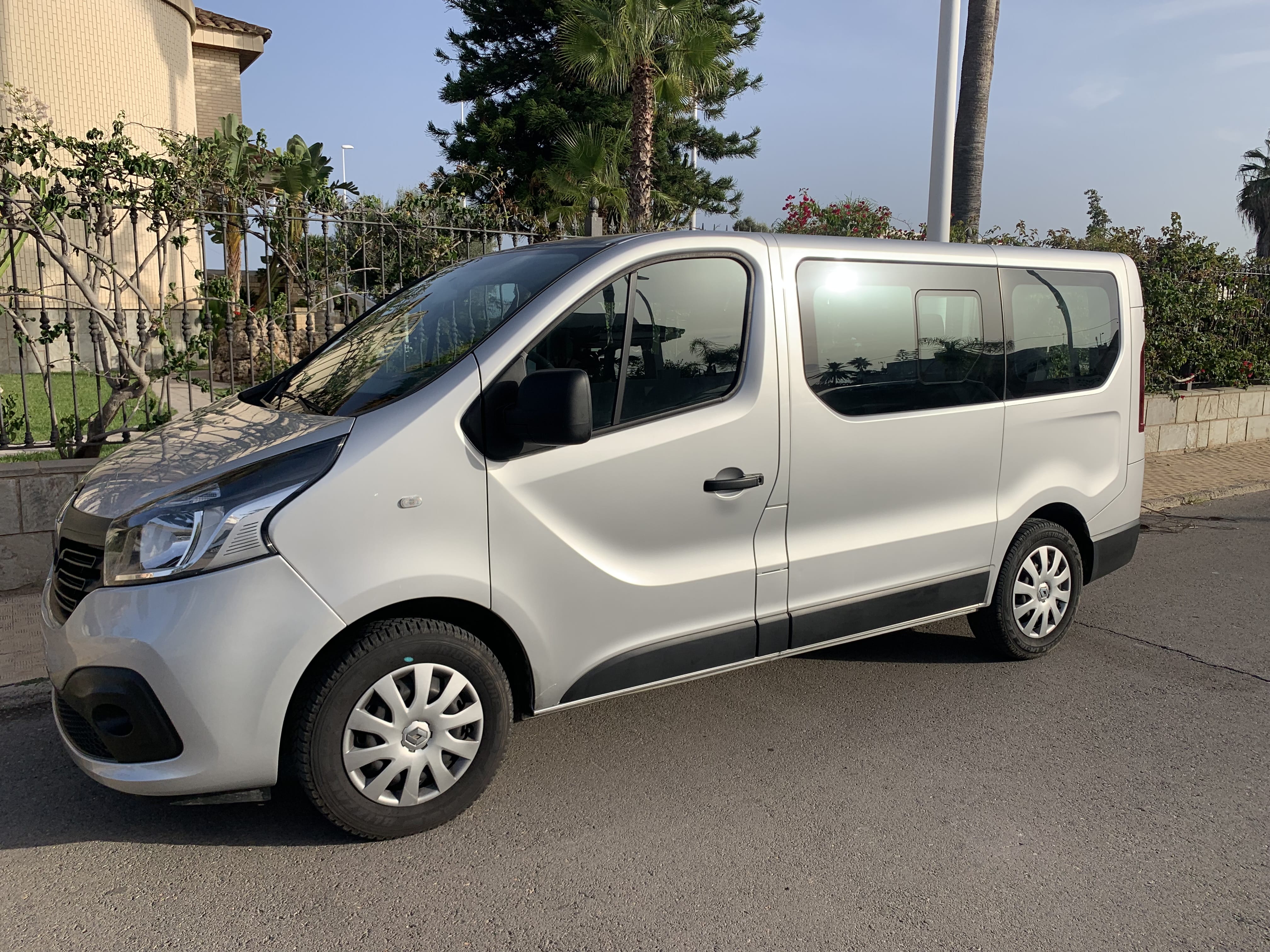 Renault Trafic 1.6 DIESEL 9 ASIENTOS con Control de velocidad