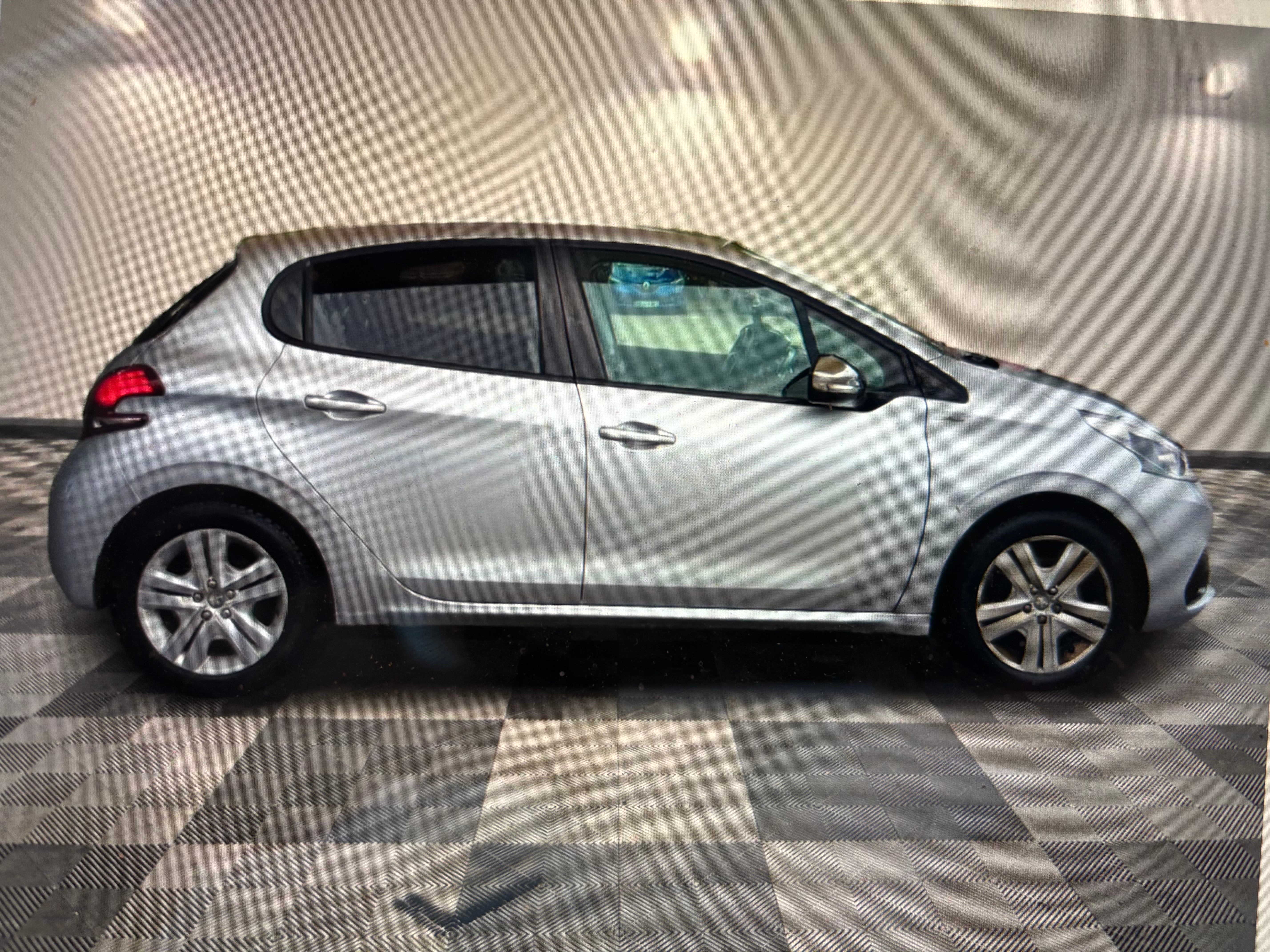 Peugeot 208 1,2 83 cv avec Régulateur de vitesse